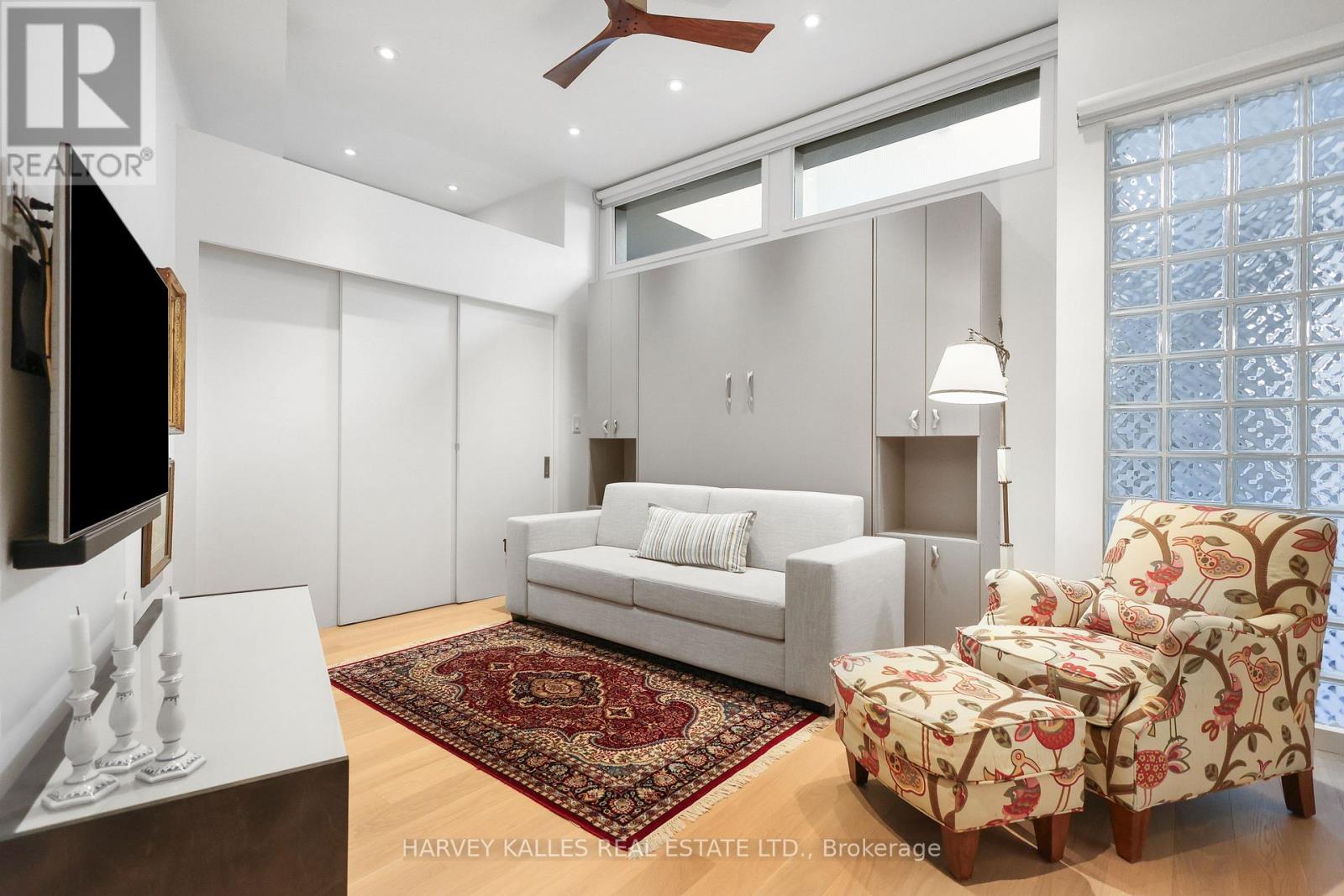Photo of 201 - 295 DAVENPORT ROAD
