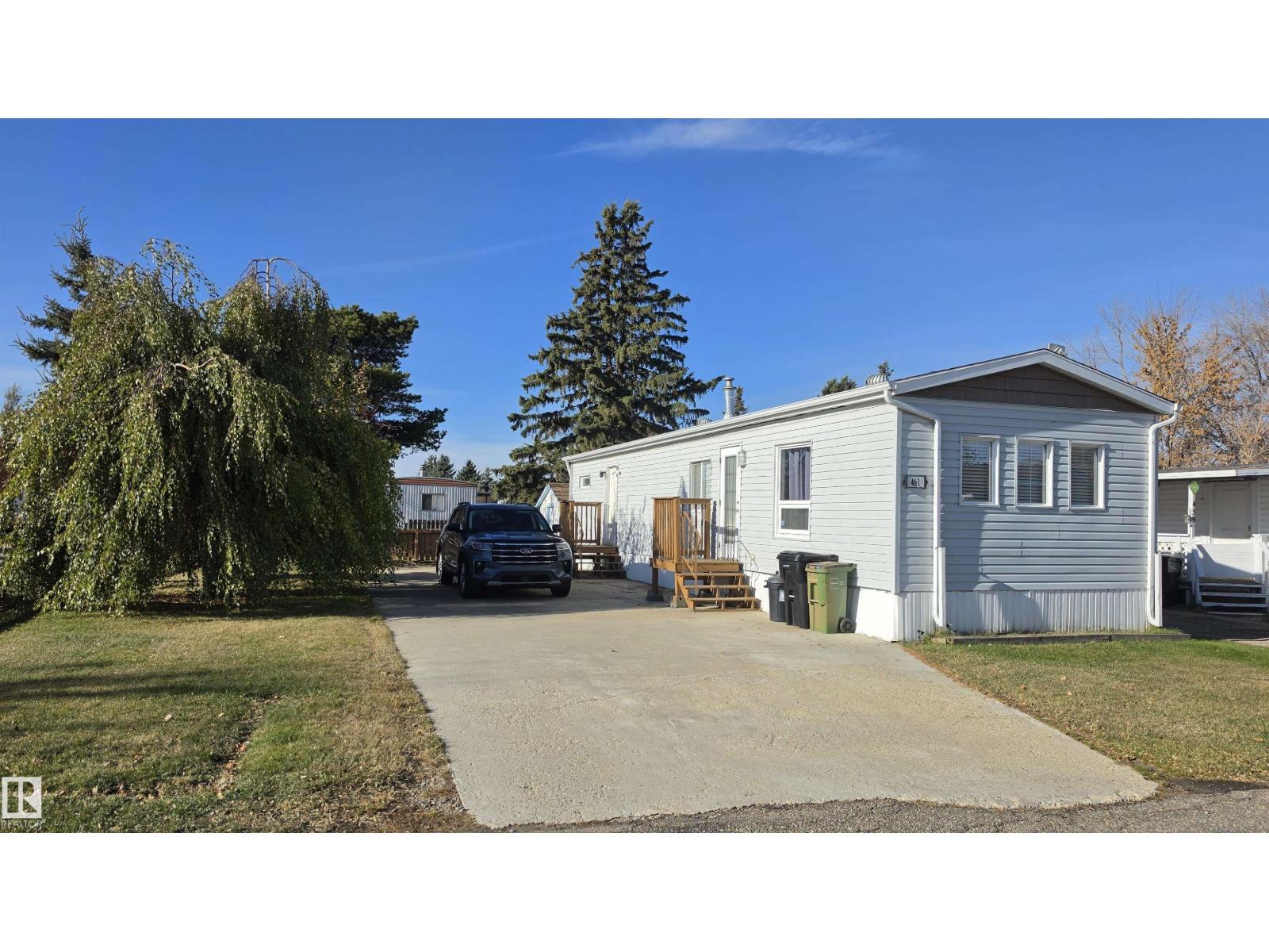 Photo of 461 Westview CL NW NW, Edmonton