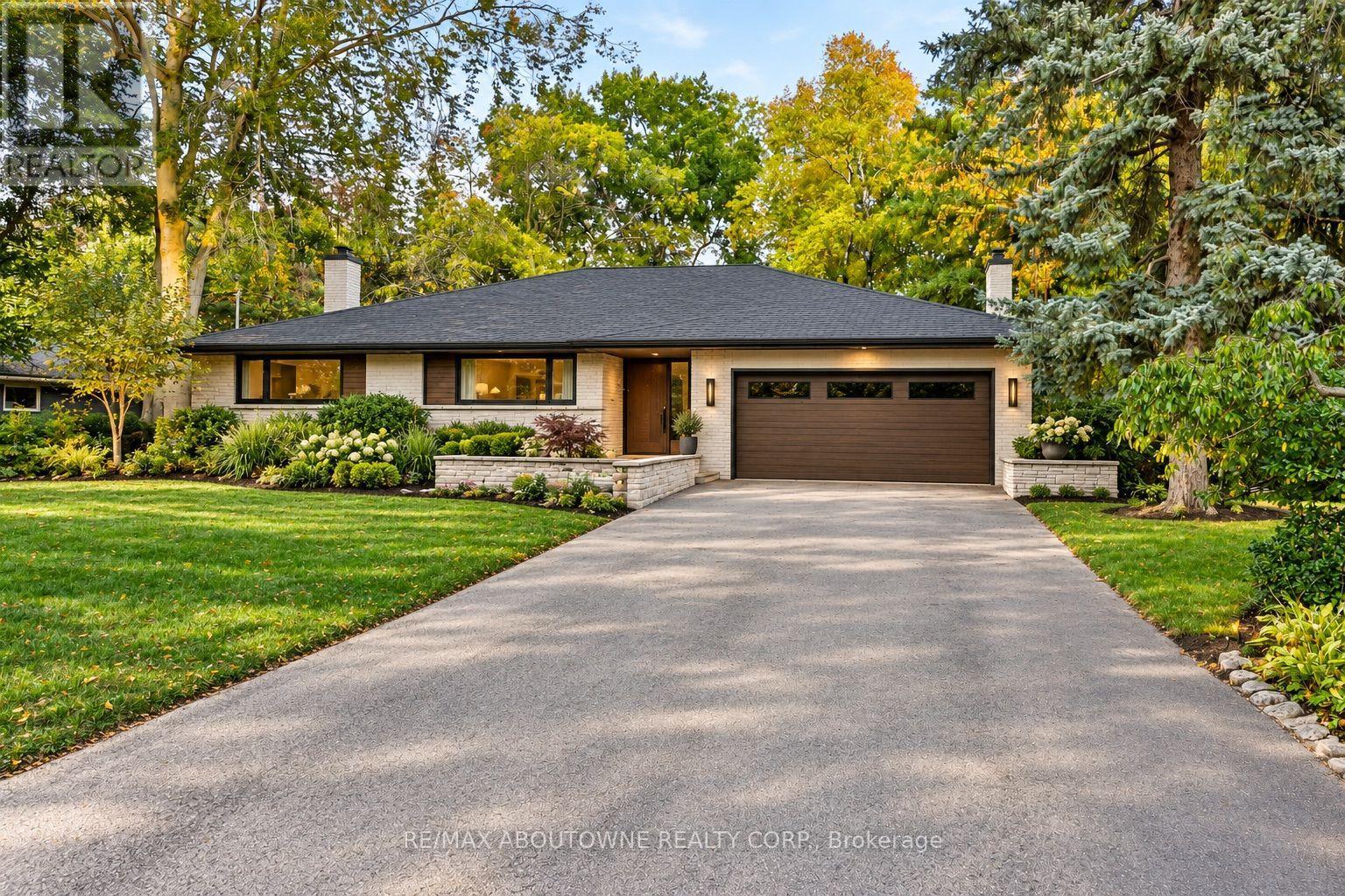Photo of 2086 GLENFOREST CRESCENT