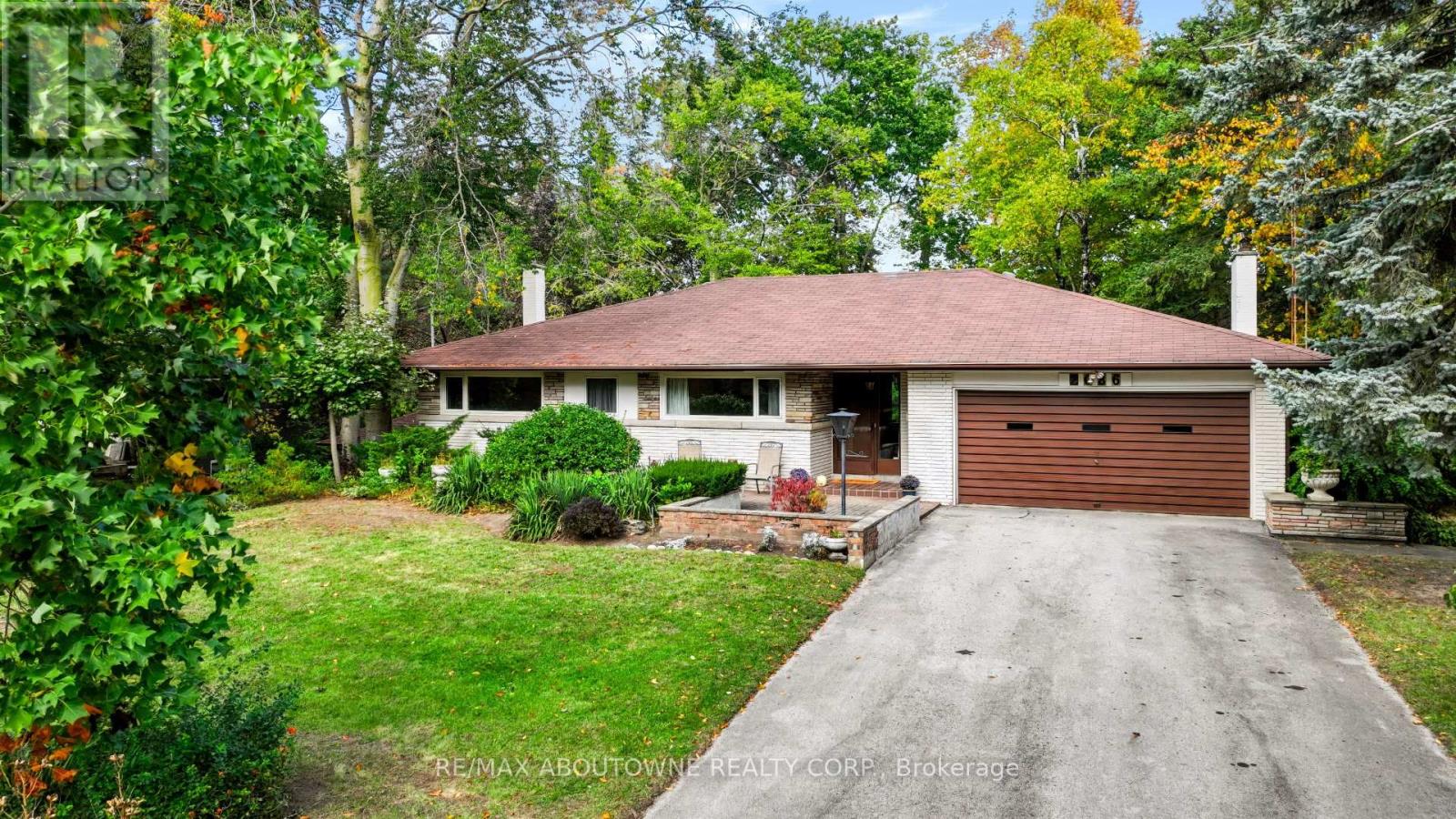 Photo of 2086 GLENFOREST CRESCENT