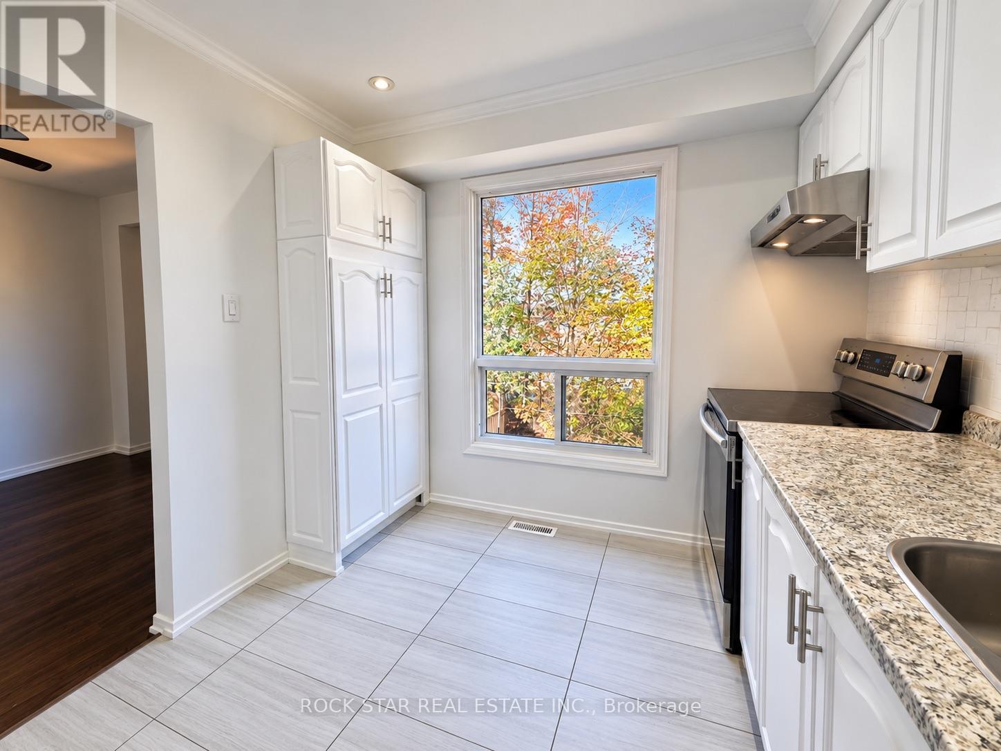 32 Lansing Square, Brampton, ON photo 15