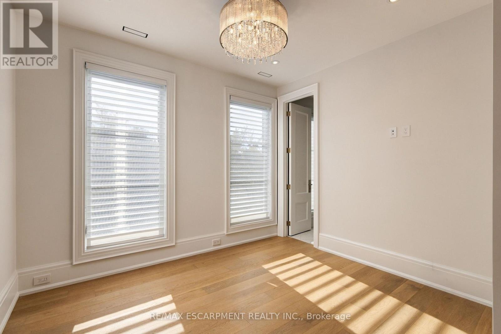 131 Mayfield Drive, Oakville, ON photo 37