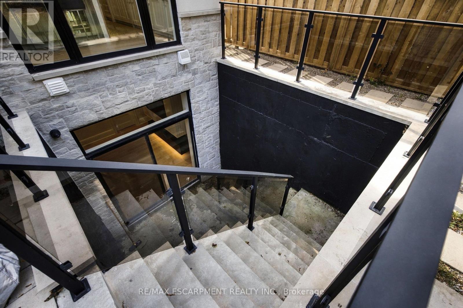 131 Mayfield Drive, Oakville, ON photo 49