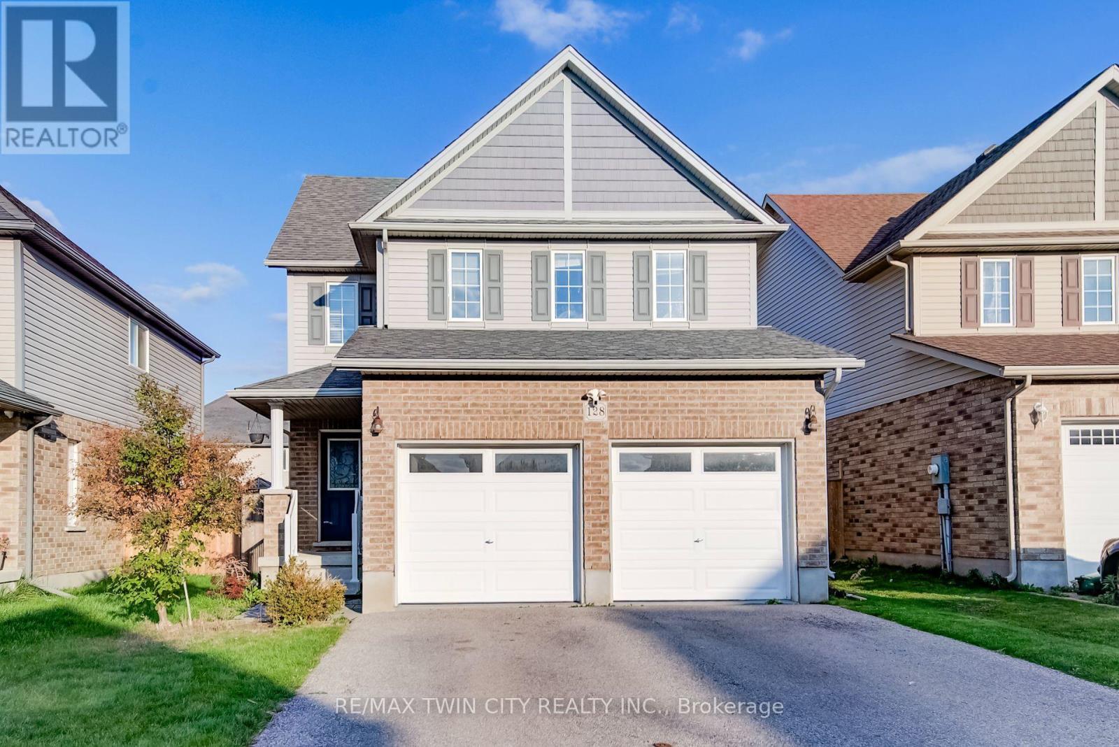 128 Passchendaele Street, Woodstock, ON photo 1