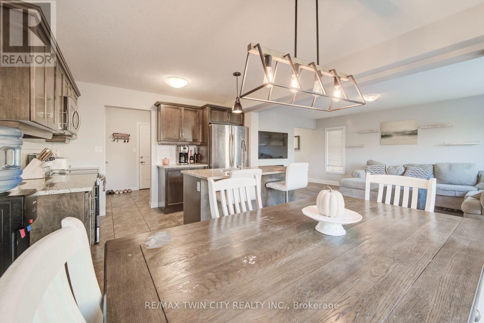 128 Passchendaele Street, Woodstock, ON photo 13