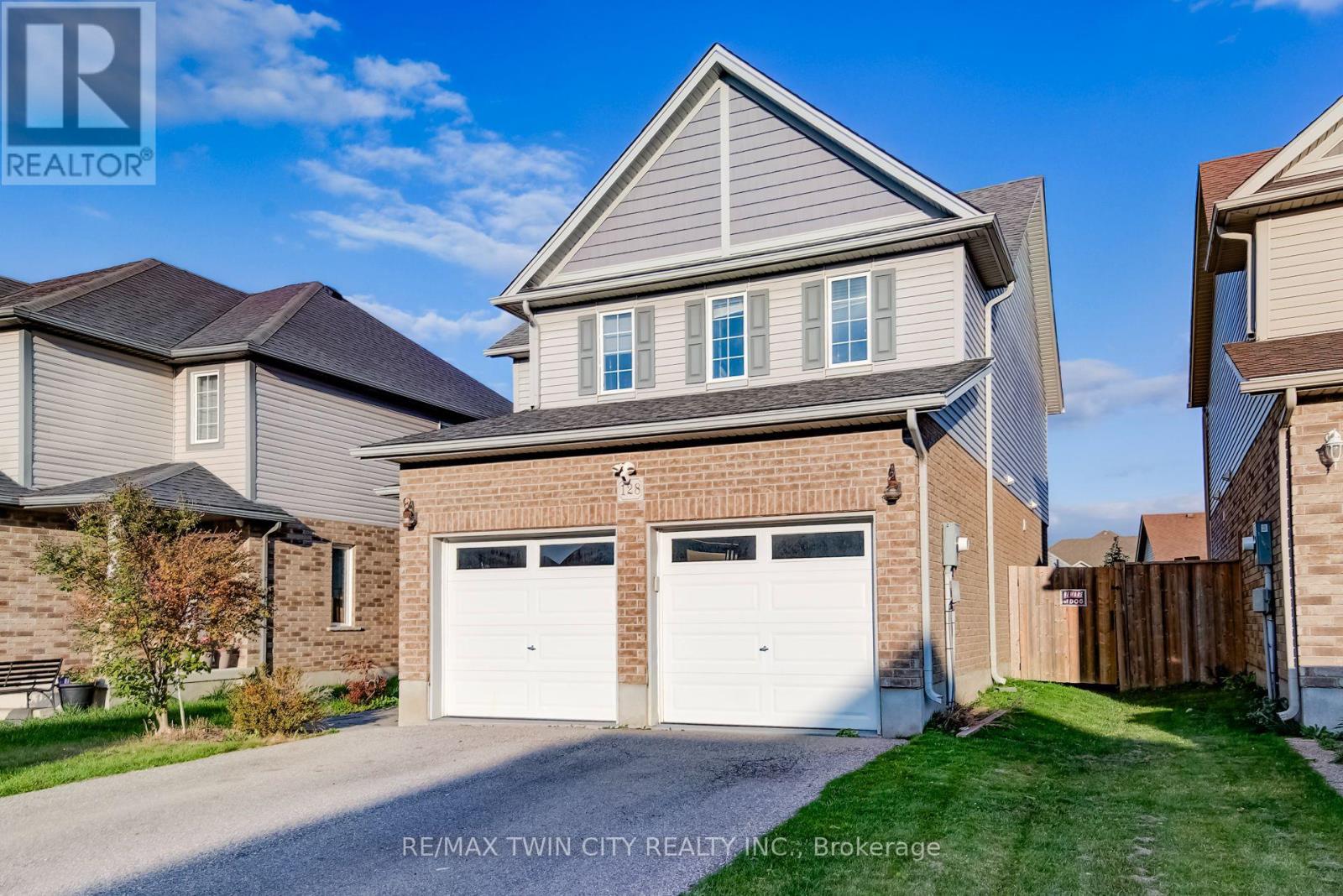 128 Passchendaele Street, Woodstock, ON photo 2
