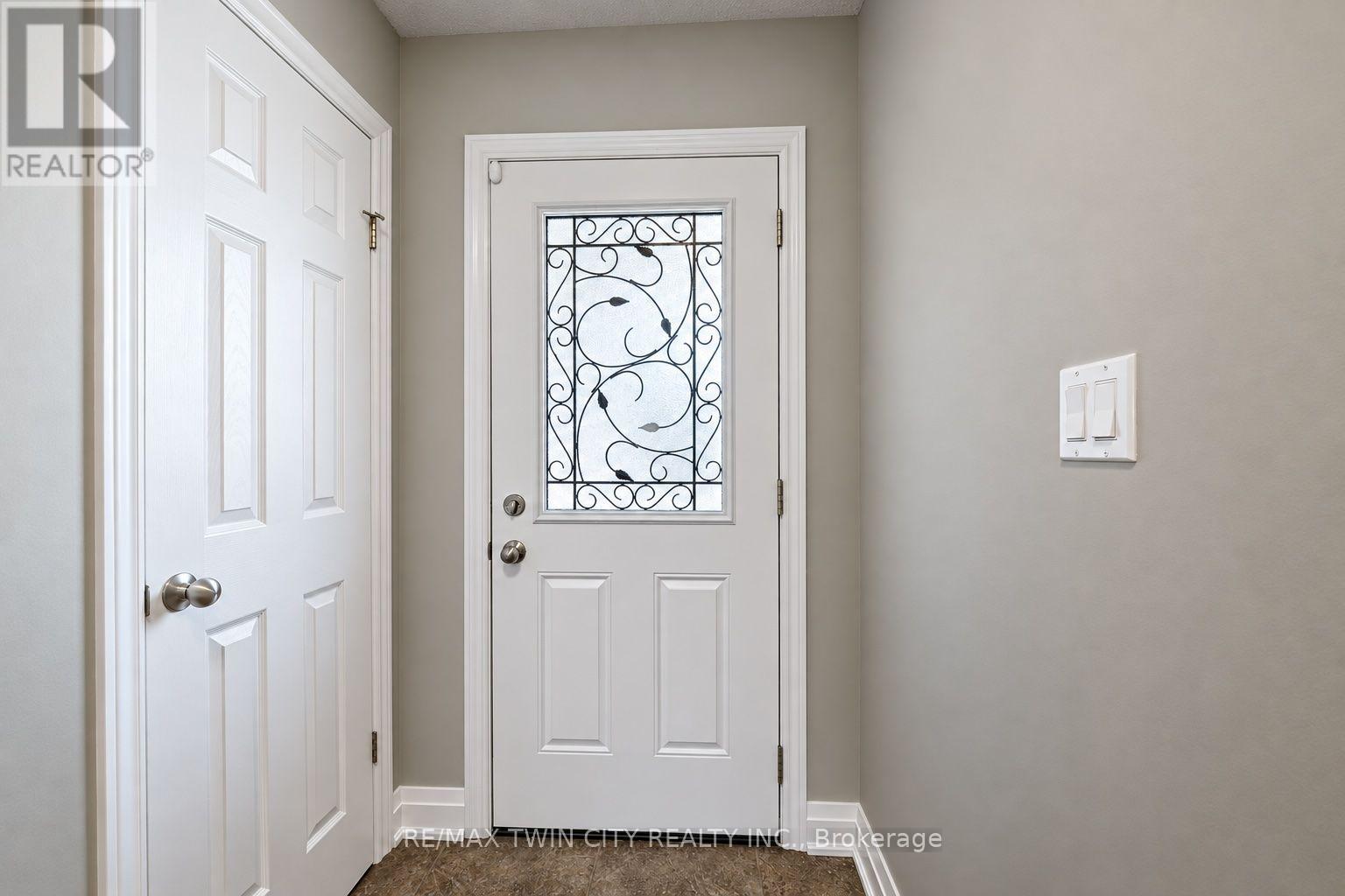128 Passchendaele Street, Woodstock, ON photo 5