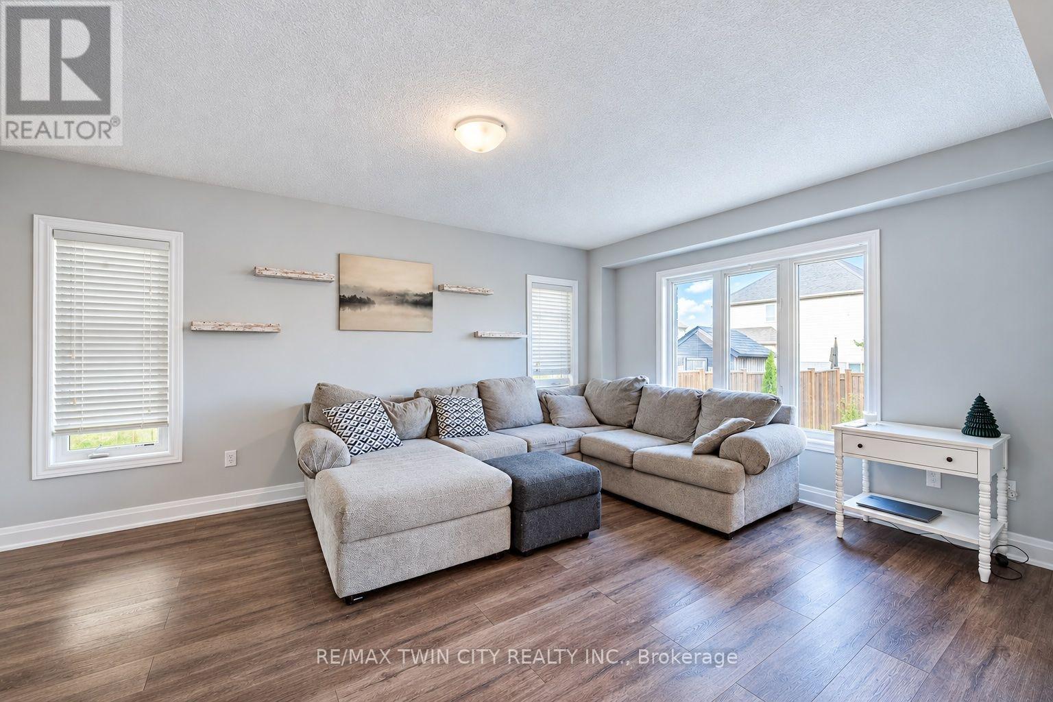 128 Passchendaele Street, Woodstock, ON photo 9