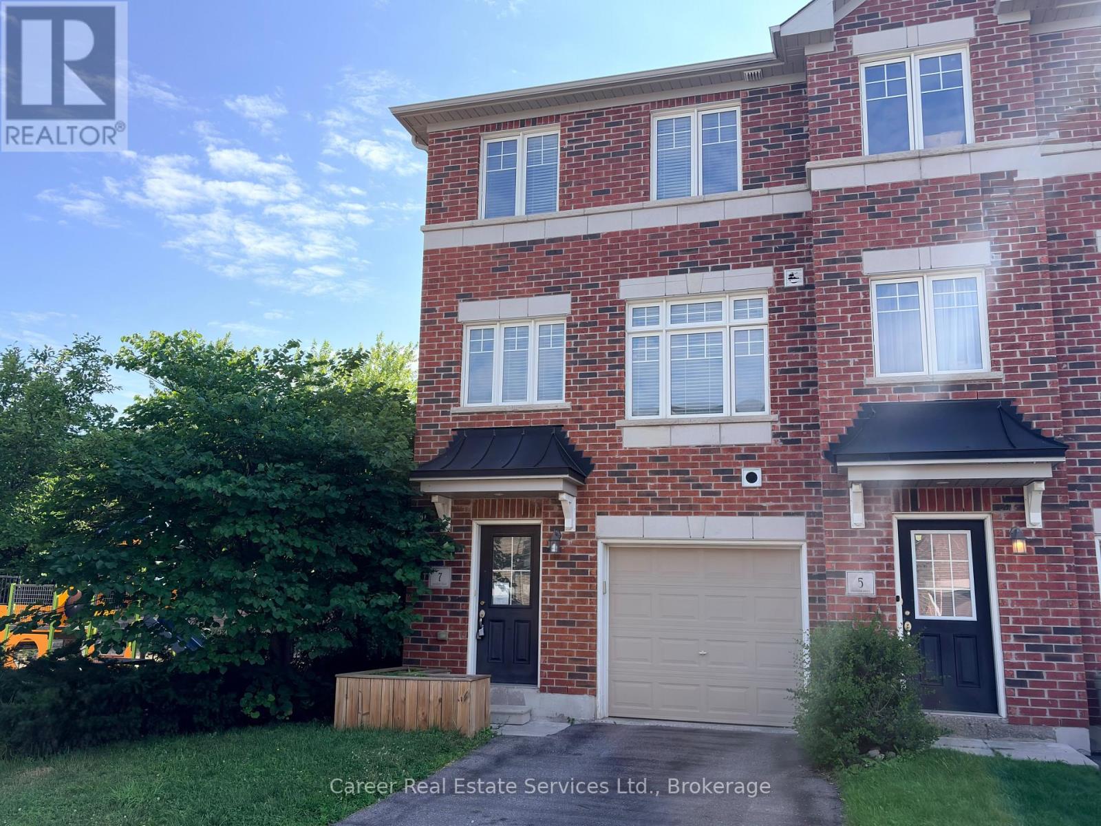 7 Ken Bromley Lane, Clarington, ON