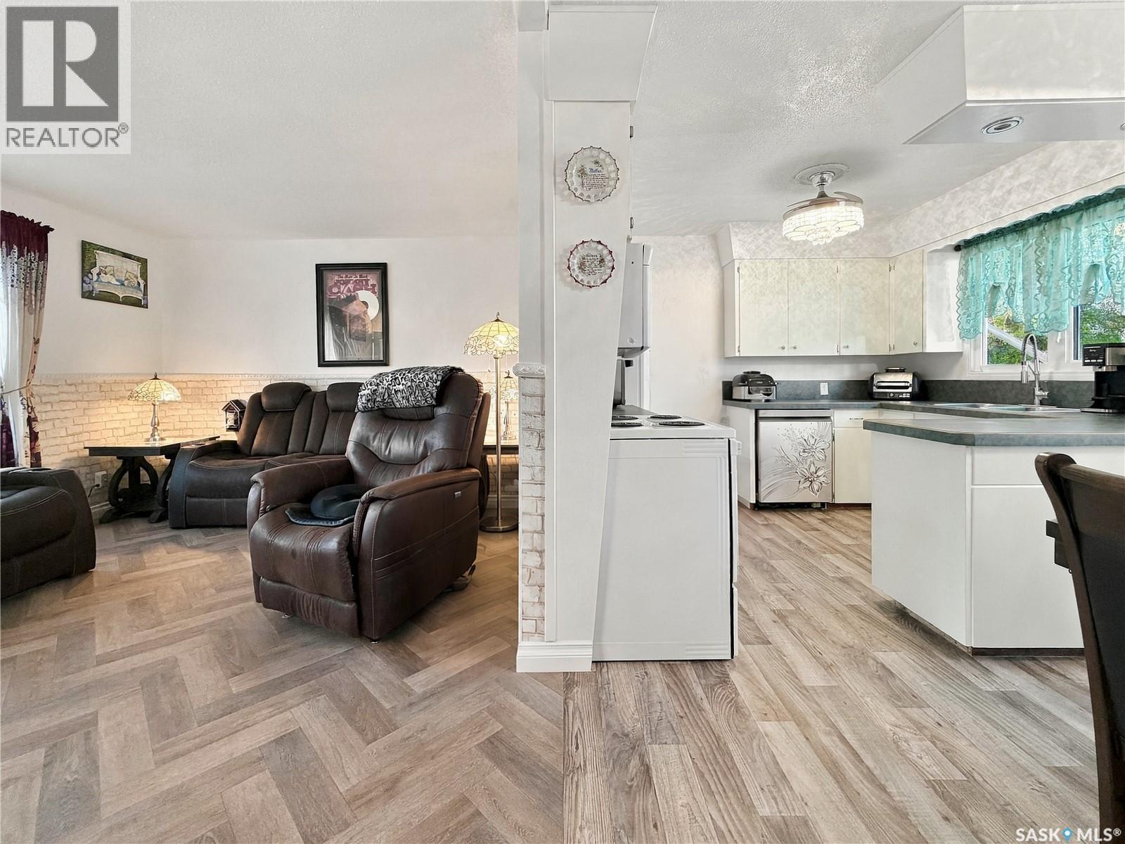 121 Allen DRIVE, Swift Current — photo 2