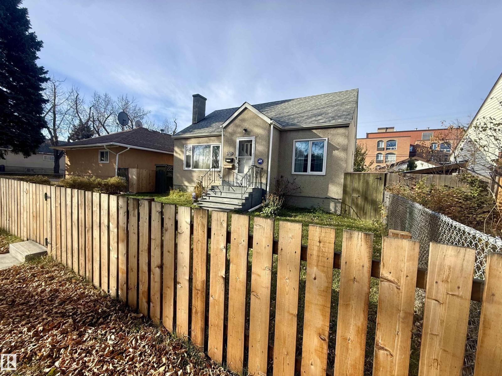 11710 94 Street NW, Edmonton, Alberta, T5G1J2