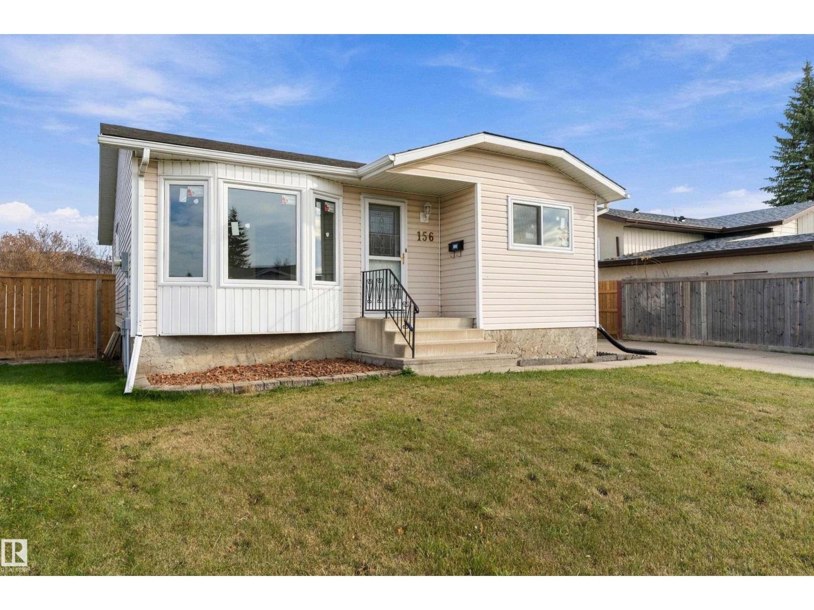 156 DUNLUCE RD NW, Edmonton — photo 2