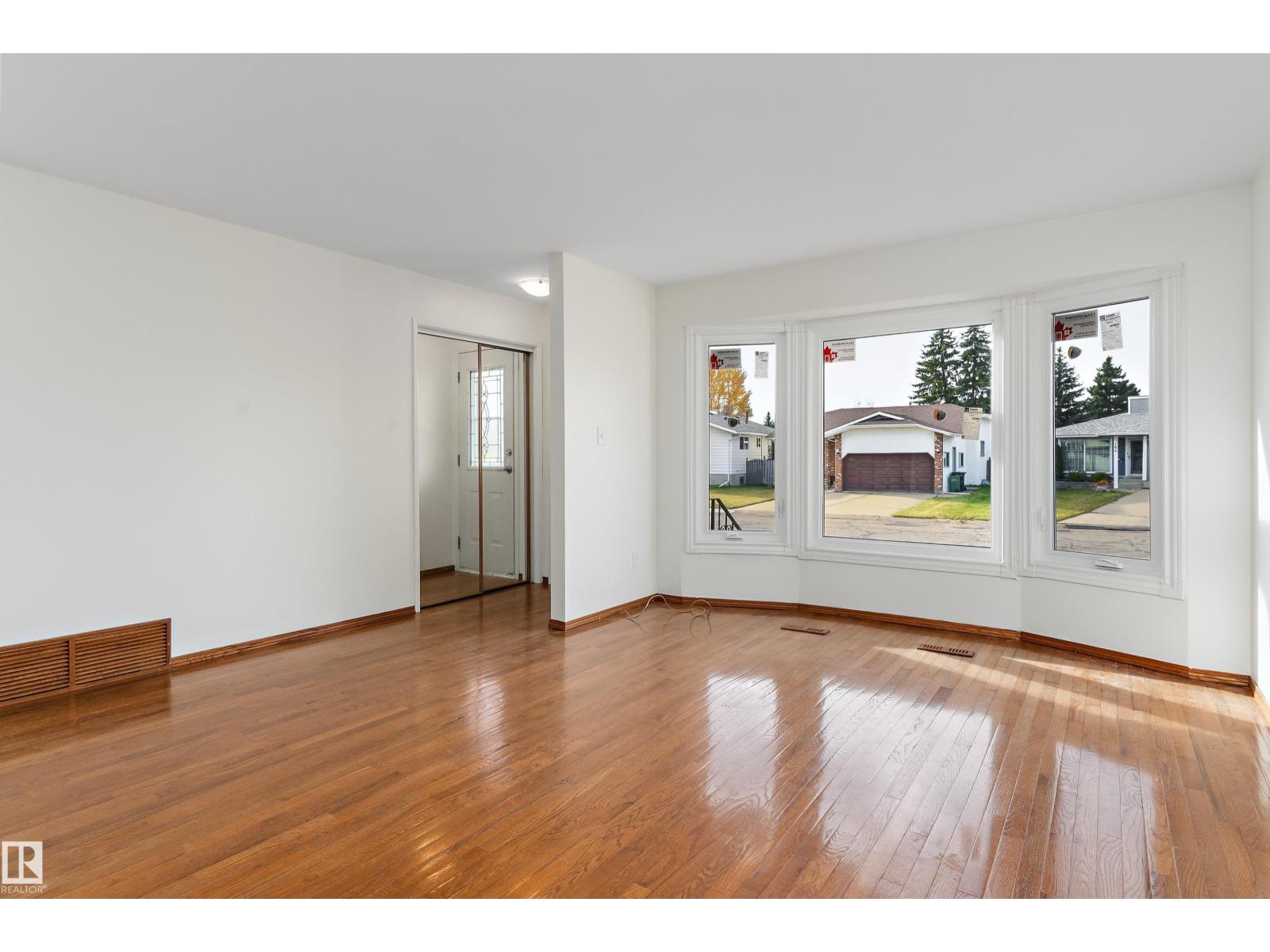 156 DUNLUCE RD NW, Edmonton — photo 8