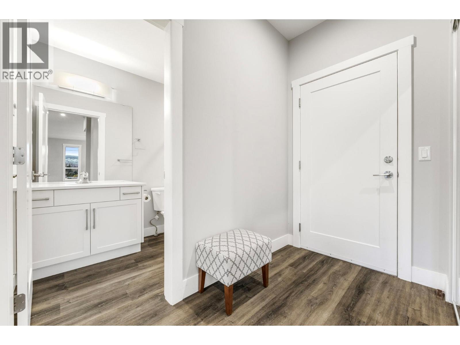 214 3090 Burtch Road, Kelowna