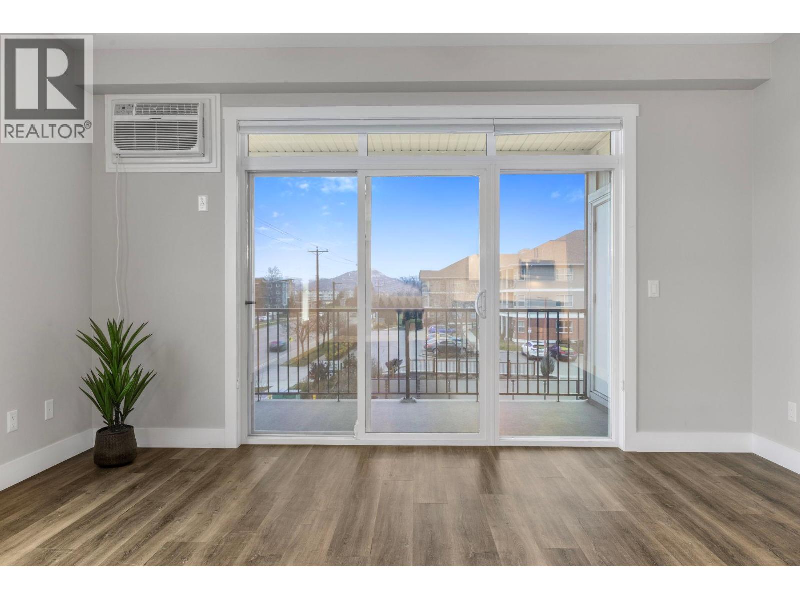 214 3090 Burtch Road, Kelowna
