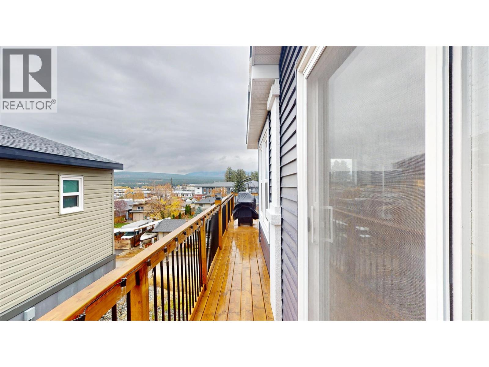 29 of 40 - 517 Pagurut Avenue W