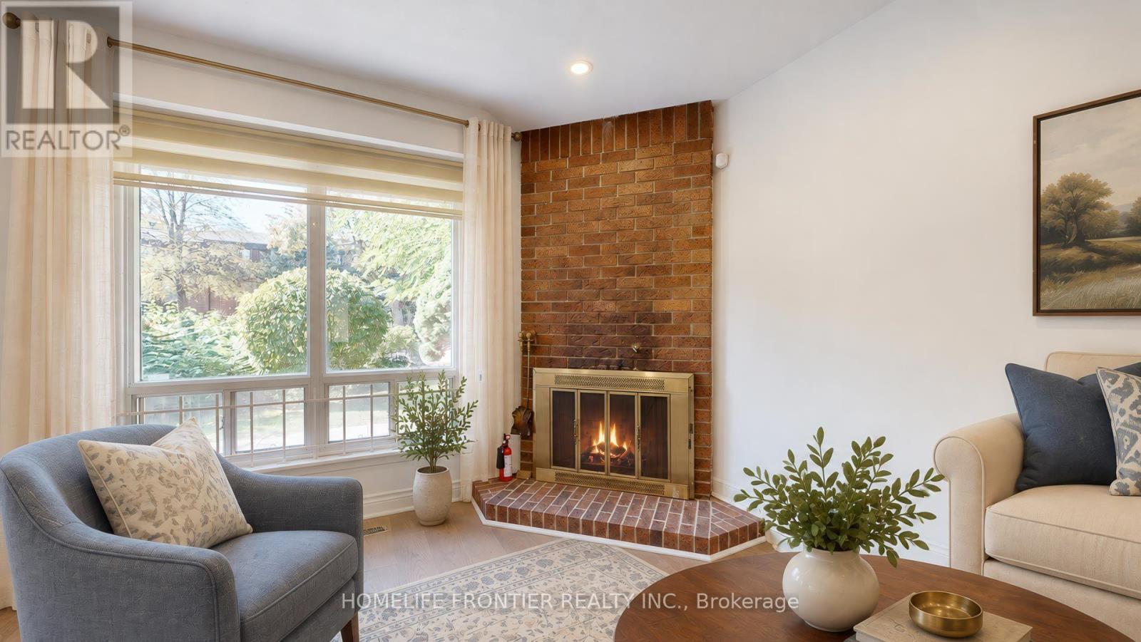 Photo of 74 FLAMING ROSEWAY