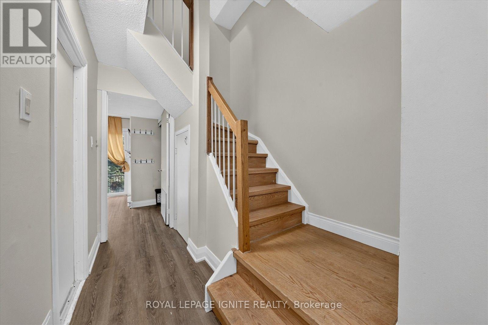 Photo of 33 - 200 MURISON BOULEVARD