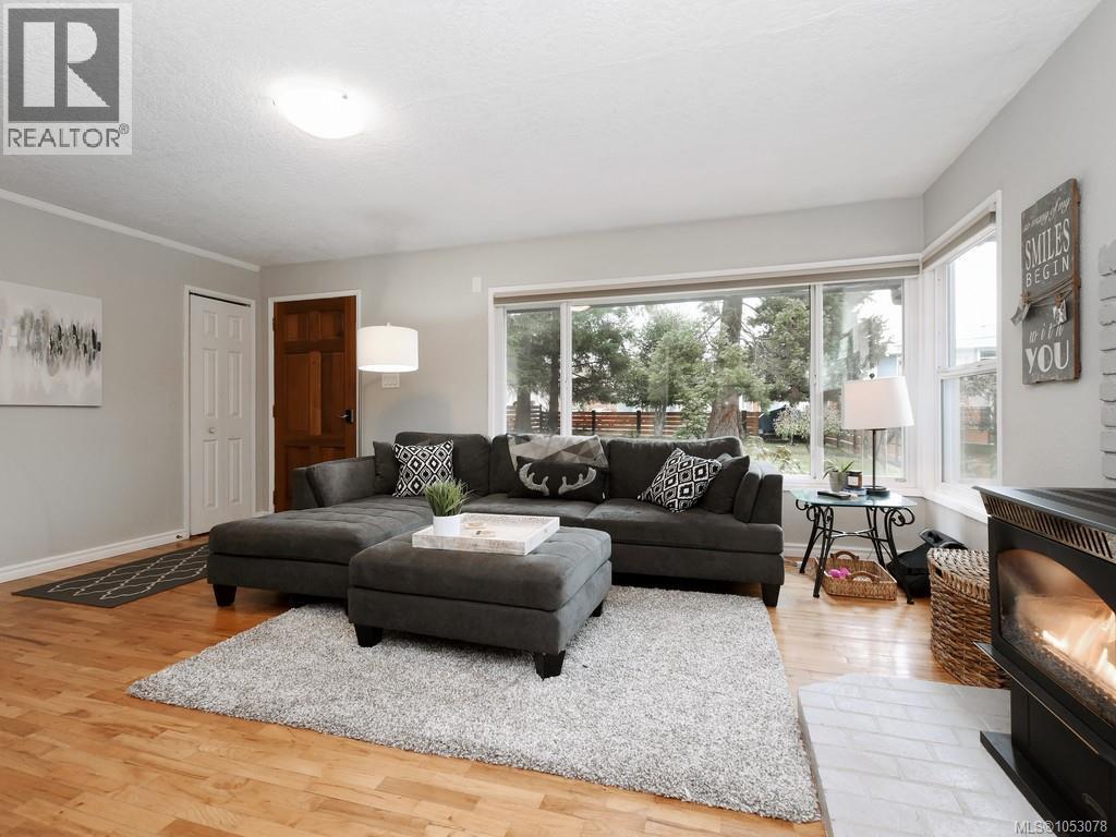  659 Strandlund Avenue, Langford
