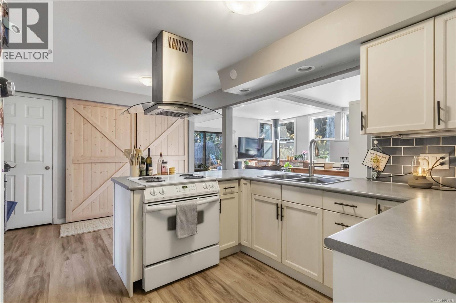  659 Strandlund Avenue, Langford