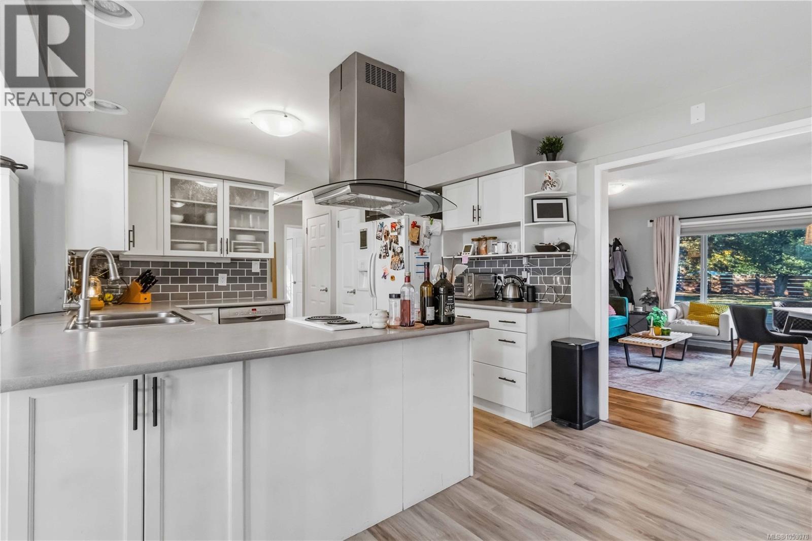  659 Strandlund Avenue, Langford