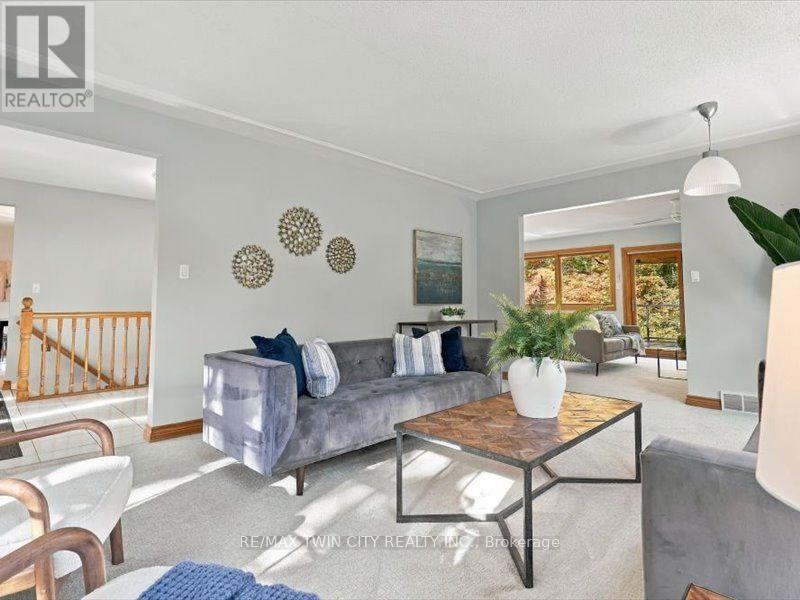 36 Maple Hill Drive, Kitchener, ON photo 13