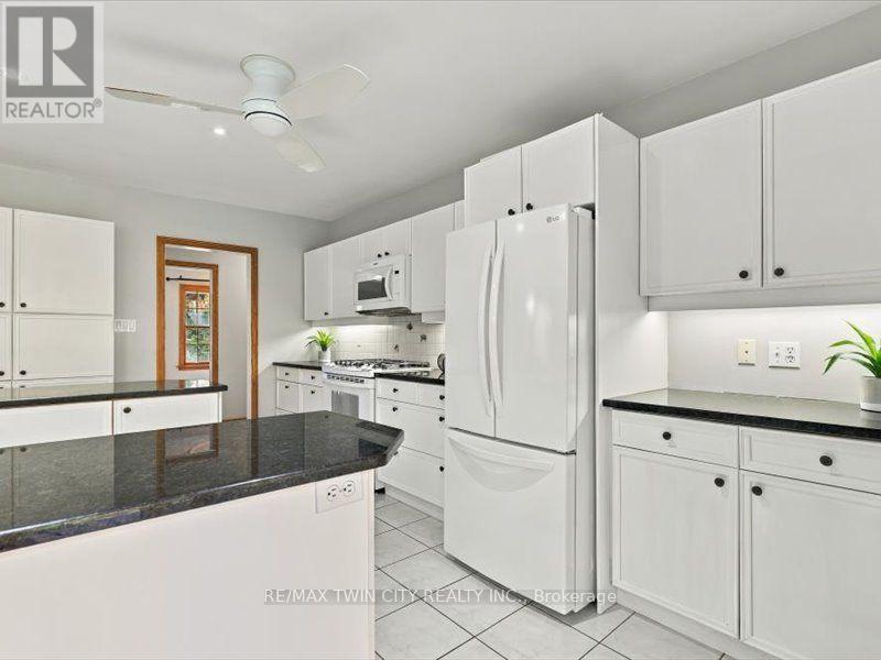 36 Maple Hill Drive, Kitchener, ON photo 8