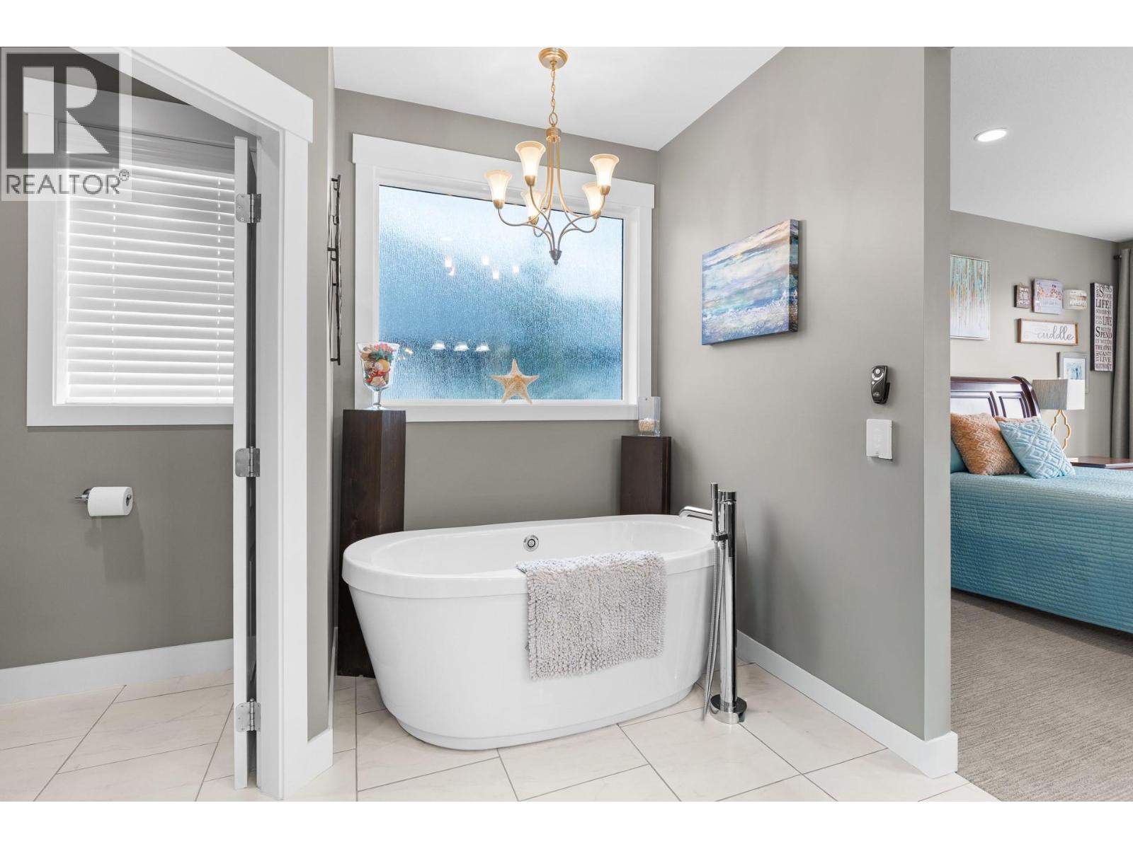  13071 East Ridge Drive, Lake Country