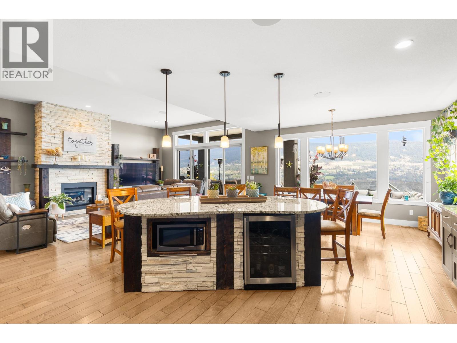  13071 East Ridge Drive, Lake Country