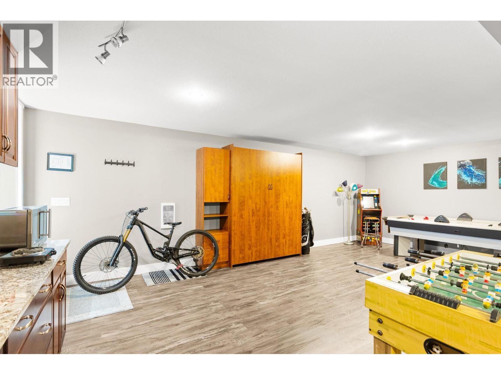  13071 East Ridge Drive, Lake Country