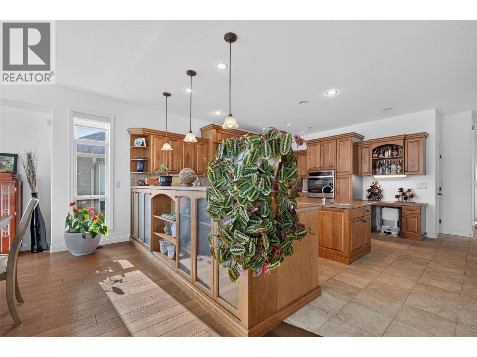  6479 Stuart Crescent South, Peachland