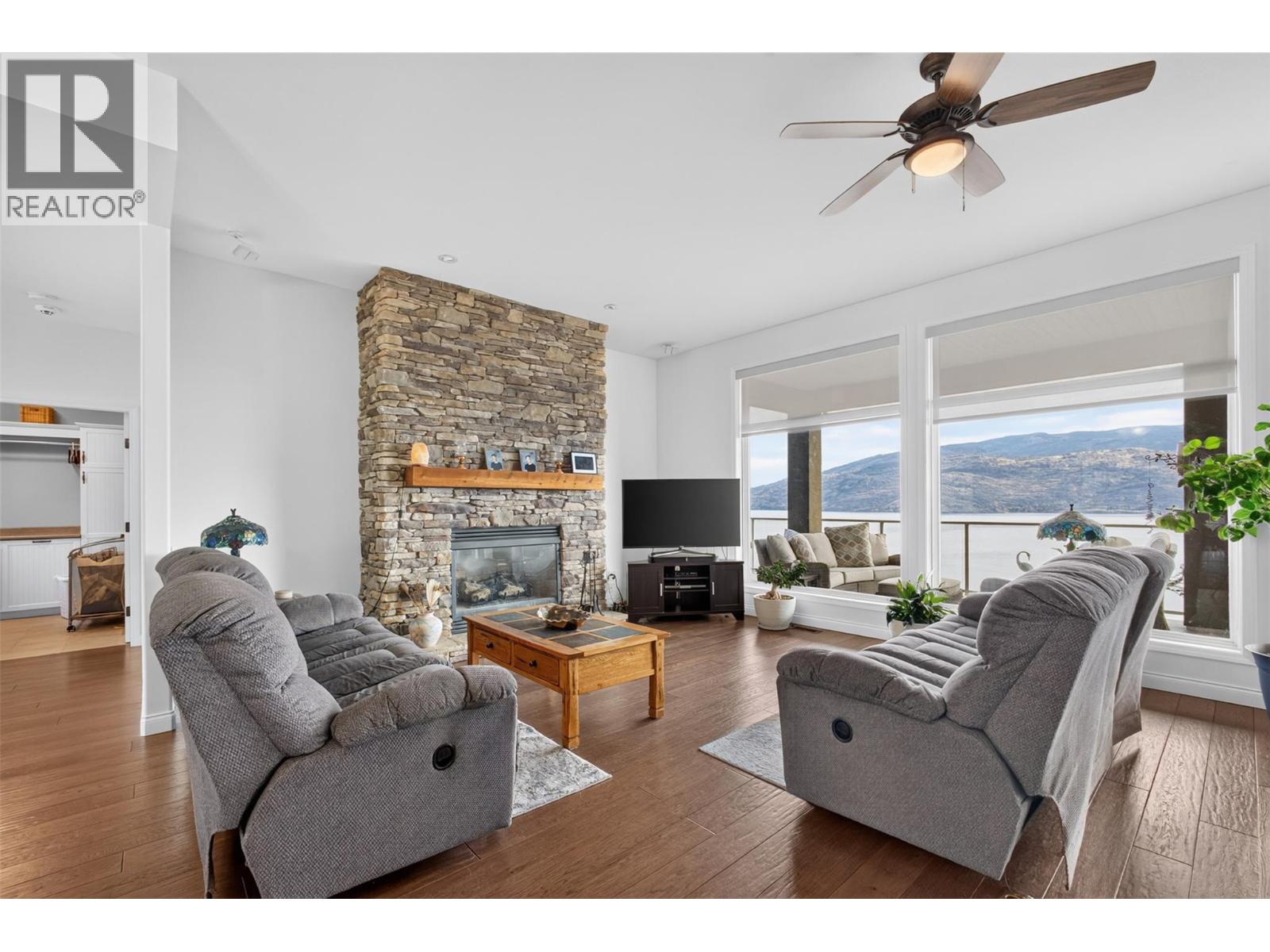  6479 Stuart Crescent South, Peachland