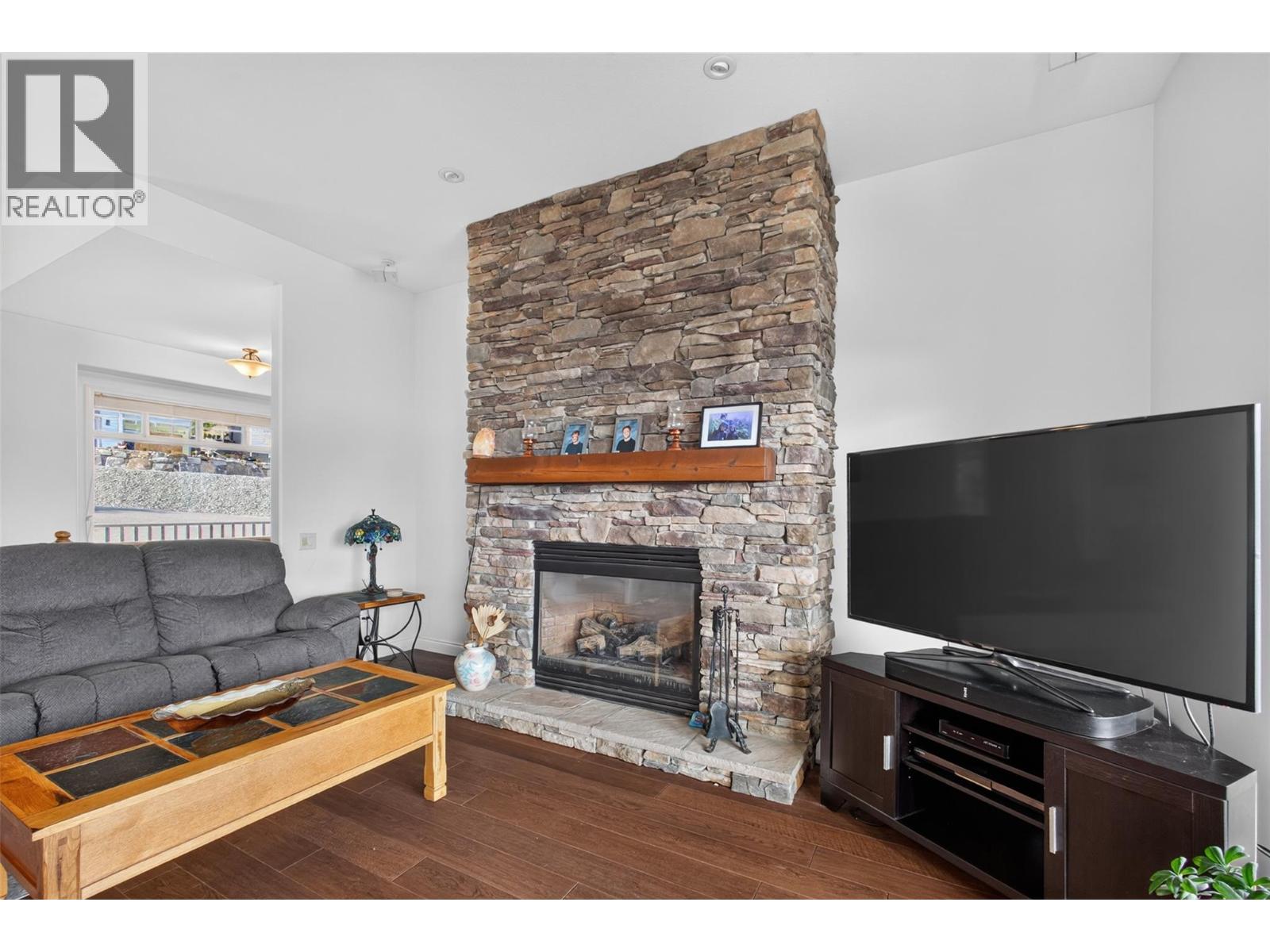  6479 Stuart Crescent South, Peachland