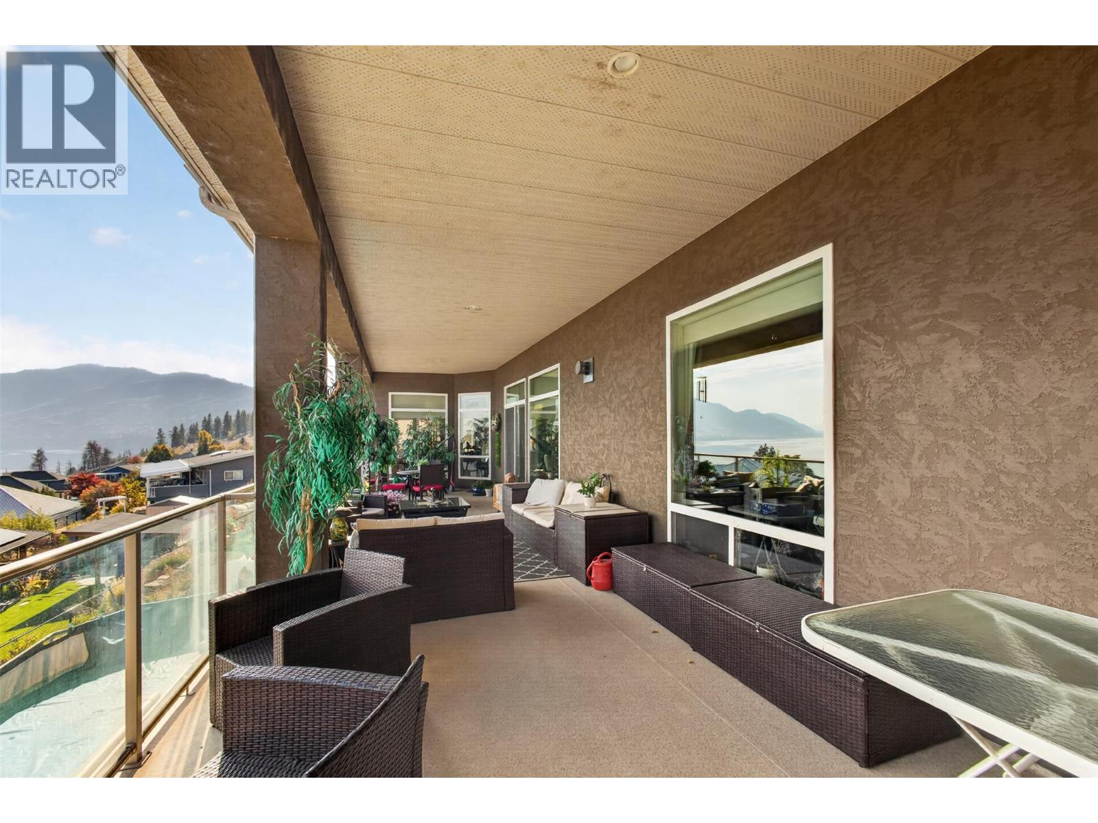 6479 Stuart Crescent South, Peachland