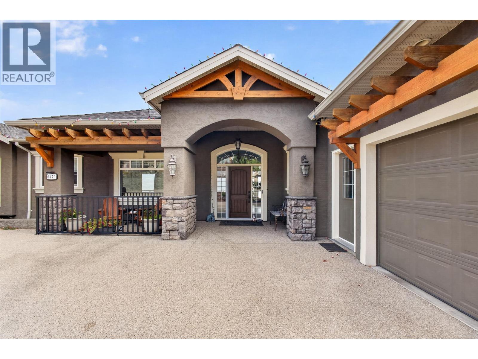  6479 Stuart Crescent South, Peachland