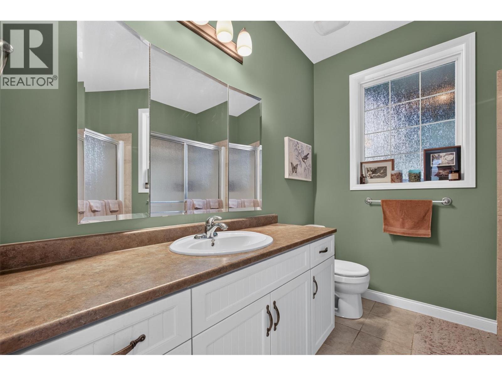  6479 Stuart Crescent South, Peachland
