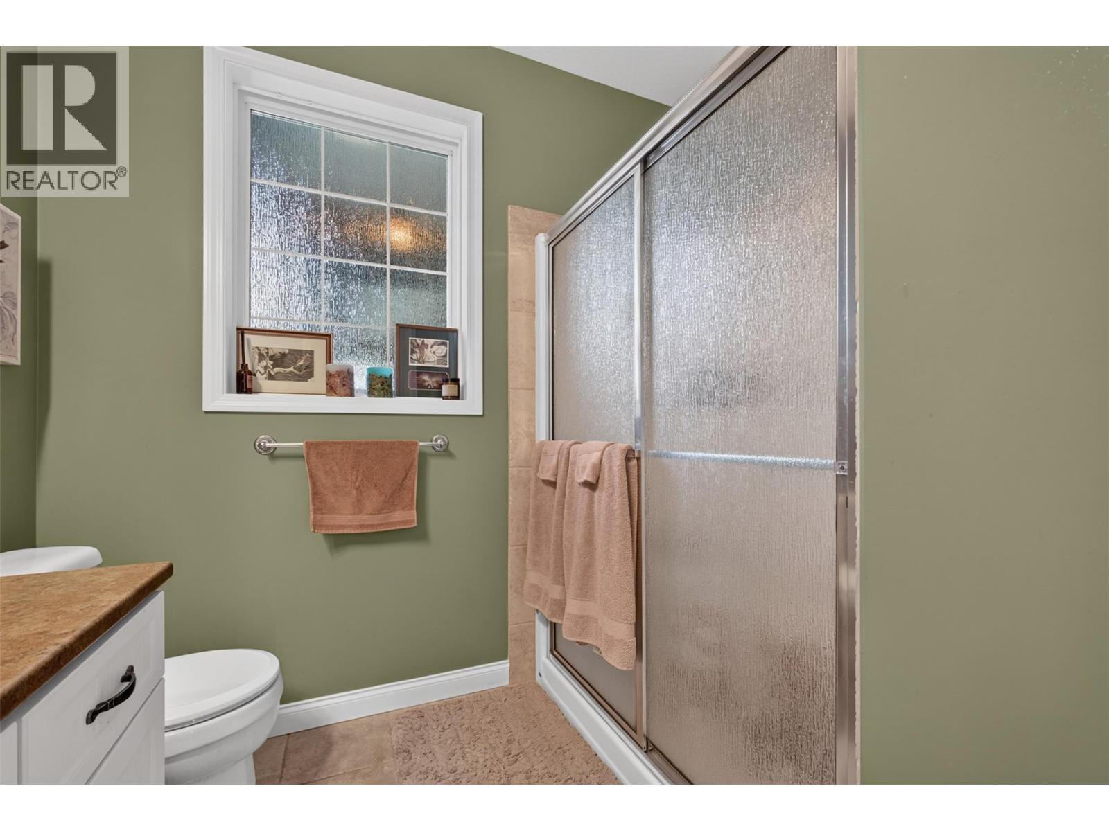  6479 Stuart Crescent South, Peachland