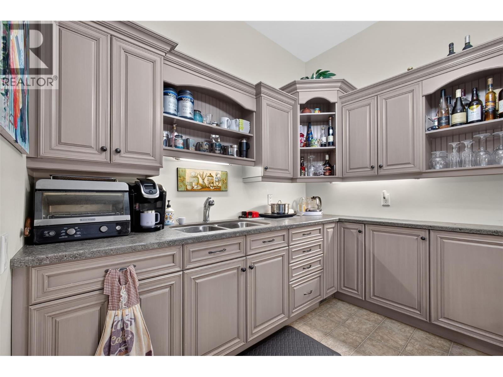  6479 Stuart Crescent South, Peachland