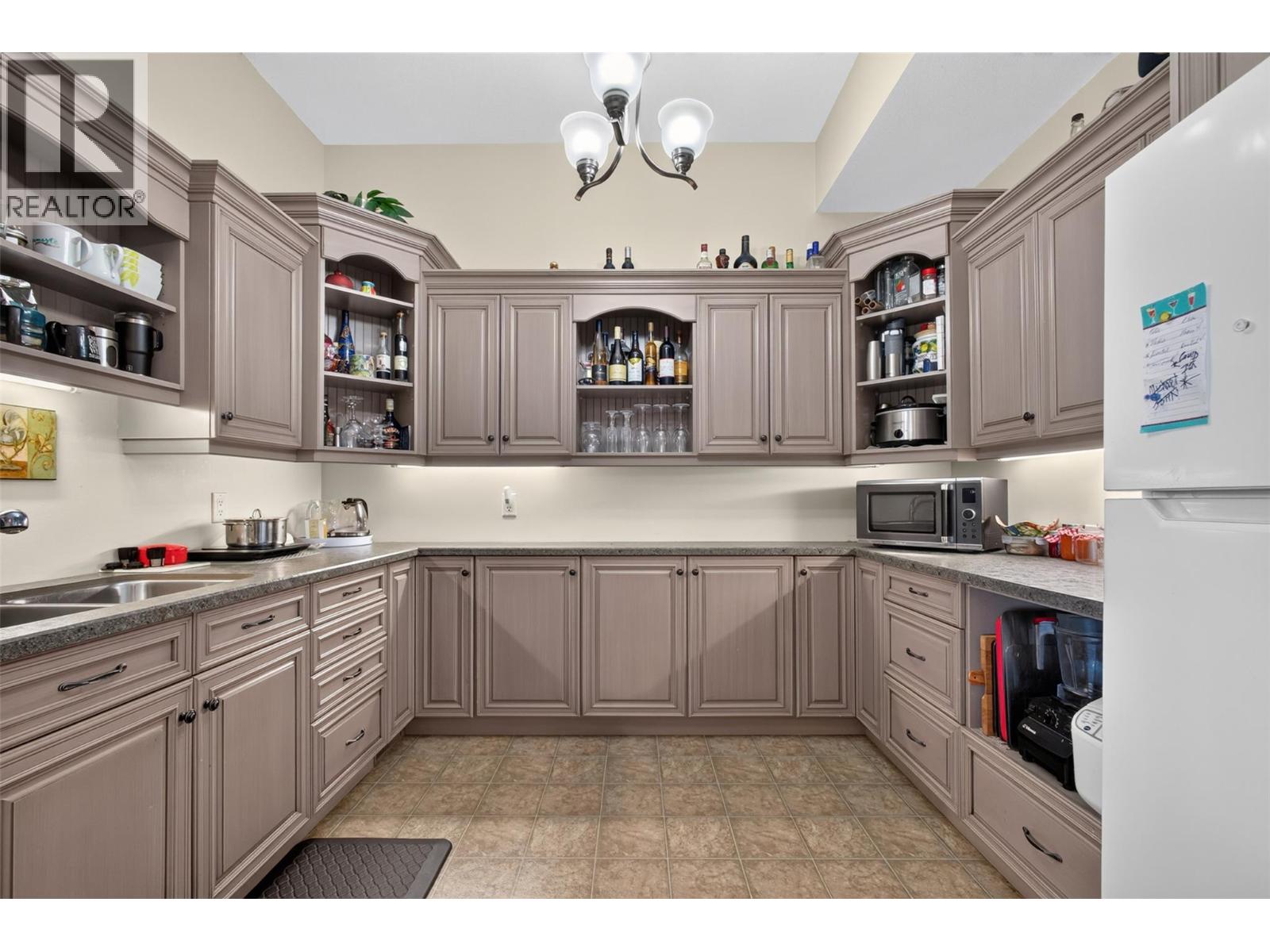  6479 Stuart Crescent South, Peachland