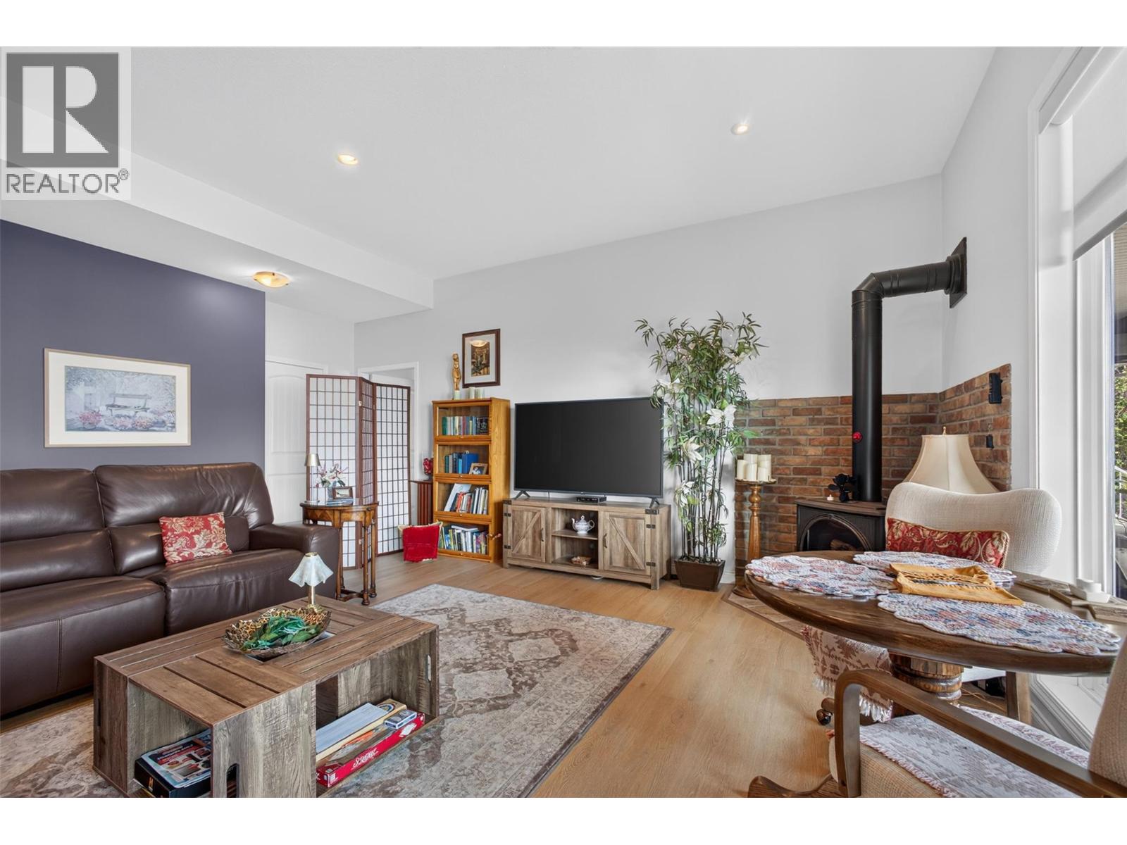  6479 Stuart Crescent South, Peachland