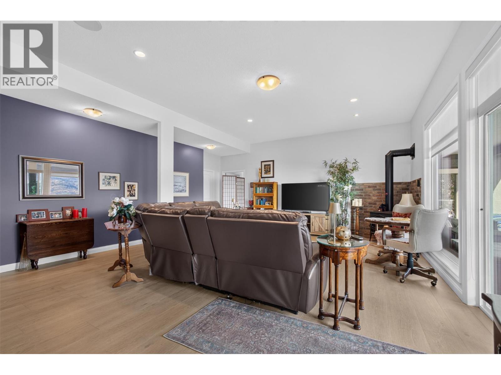  6479 Stuart Crescent South, Peachland