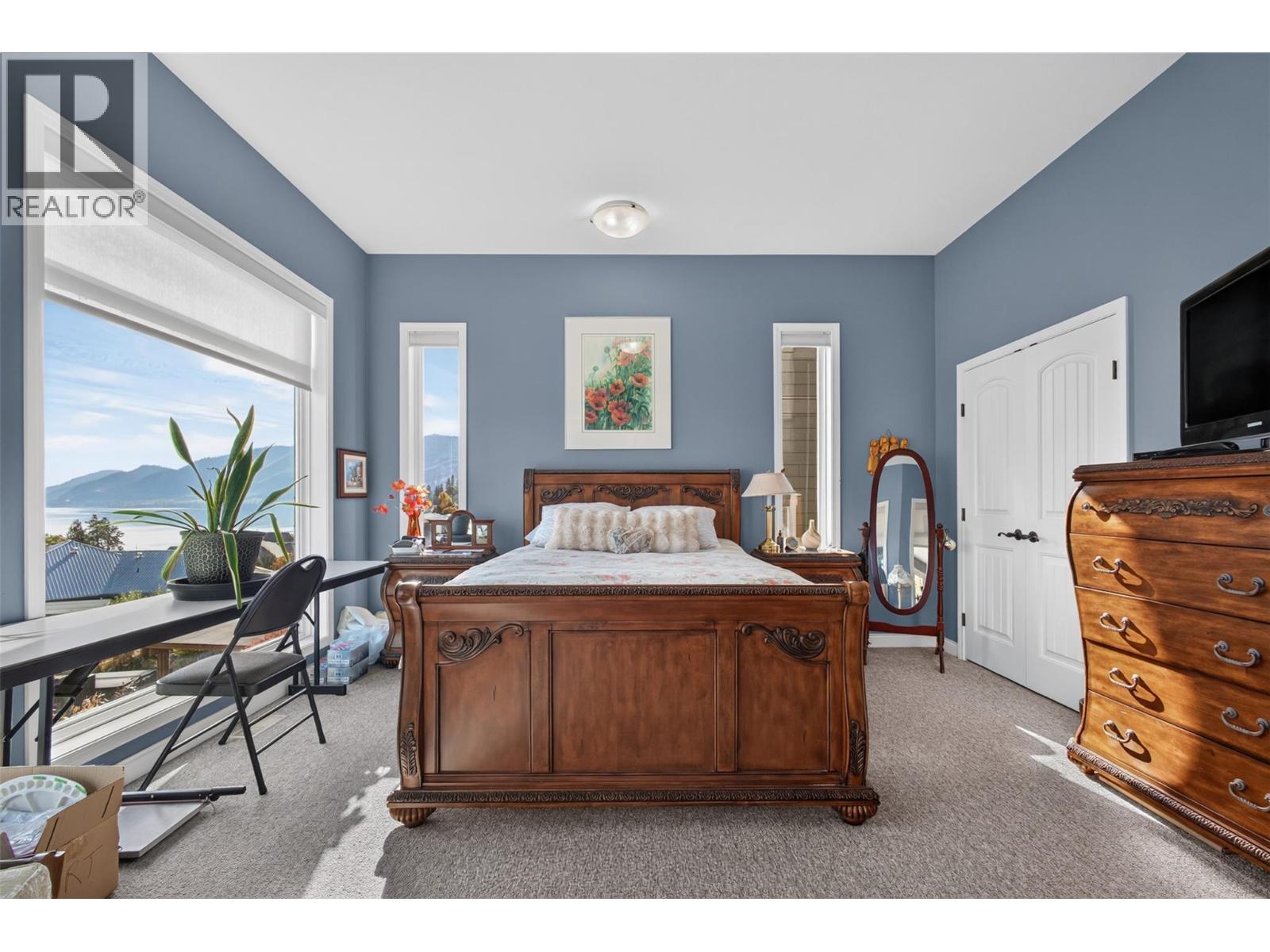  6479 Stuart Crescent South, Peachland