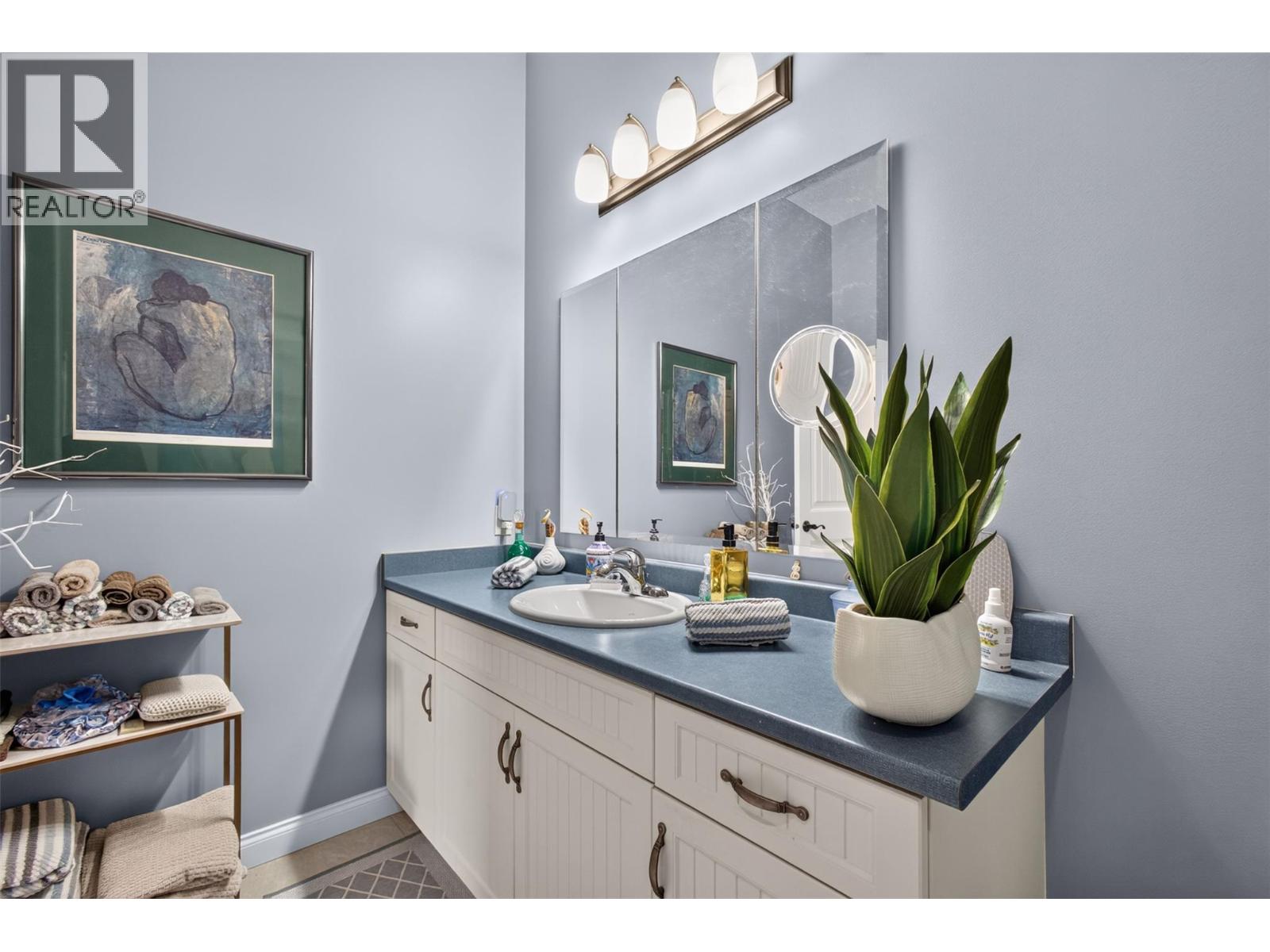  6479 Stuart Crescent South, Peachland