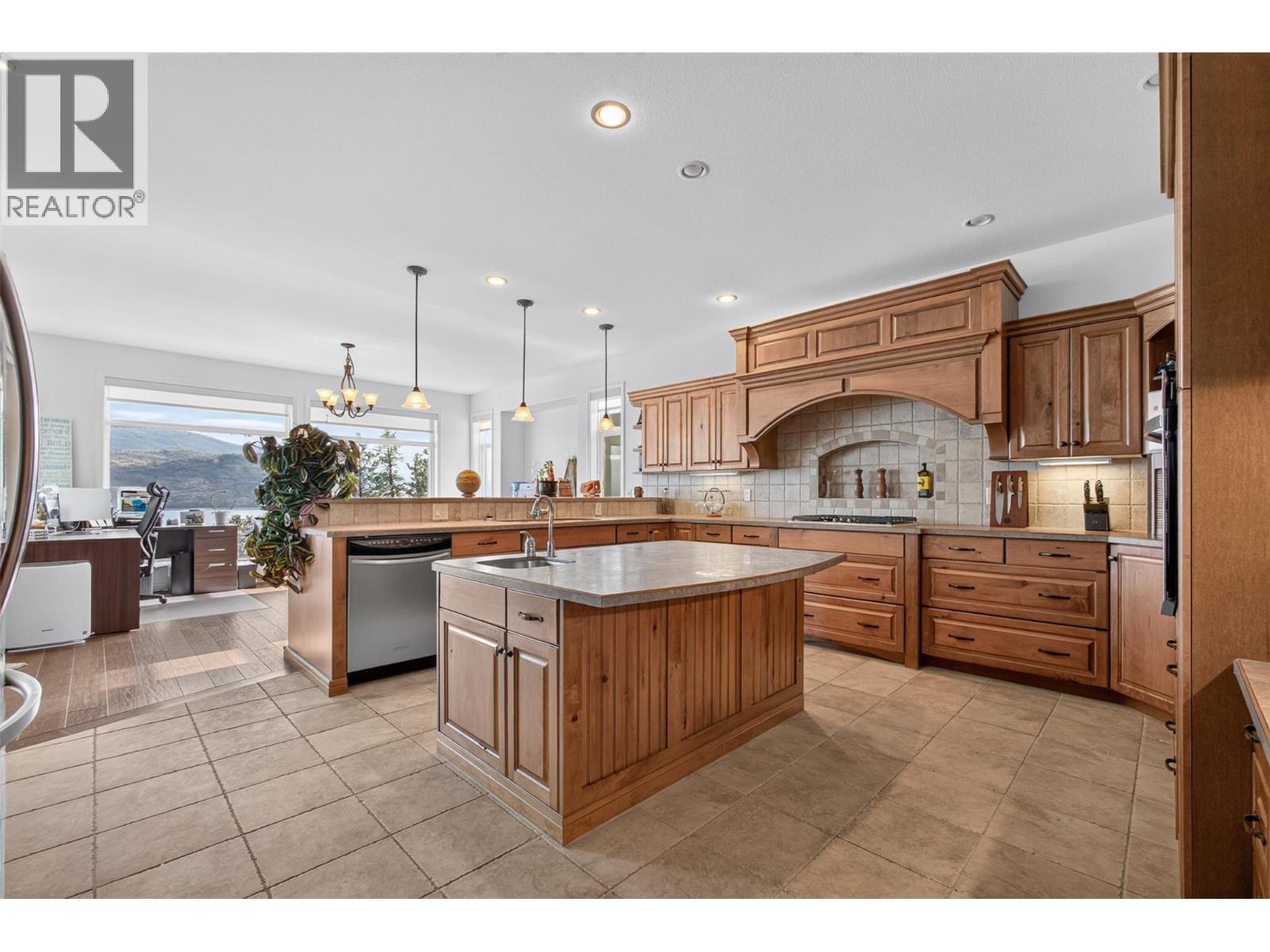  6479 Stuart Crescent South, Peachland