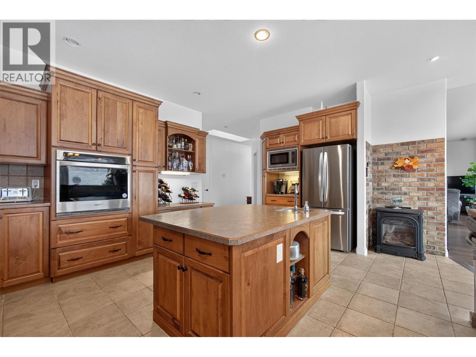  6479 Stuart Crescent South, Peachland
