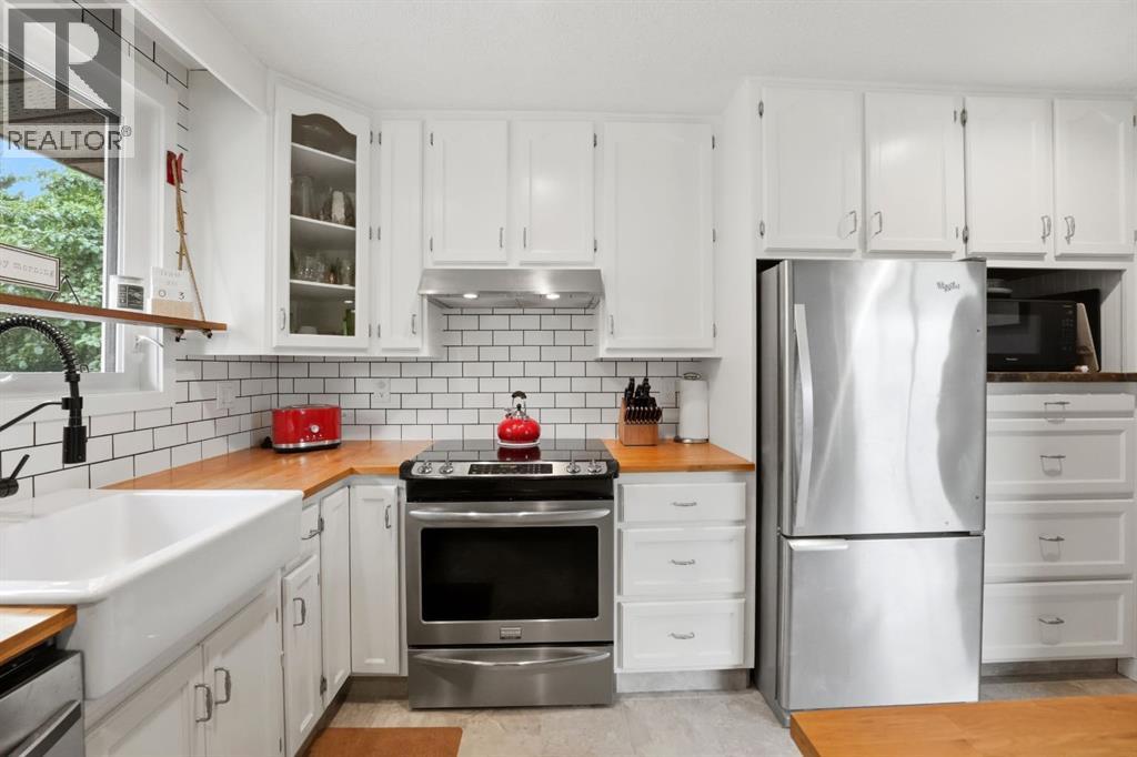 Listing photo – 12 Malcolm Crescent, Red Deer
