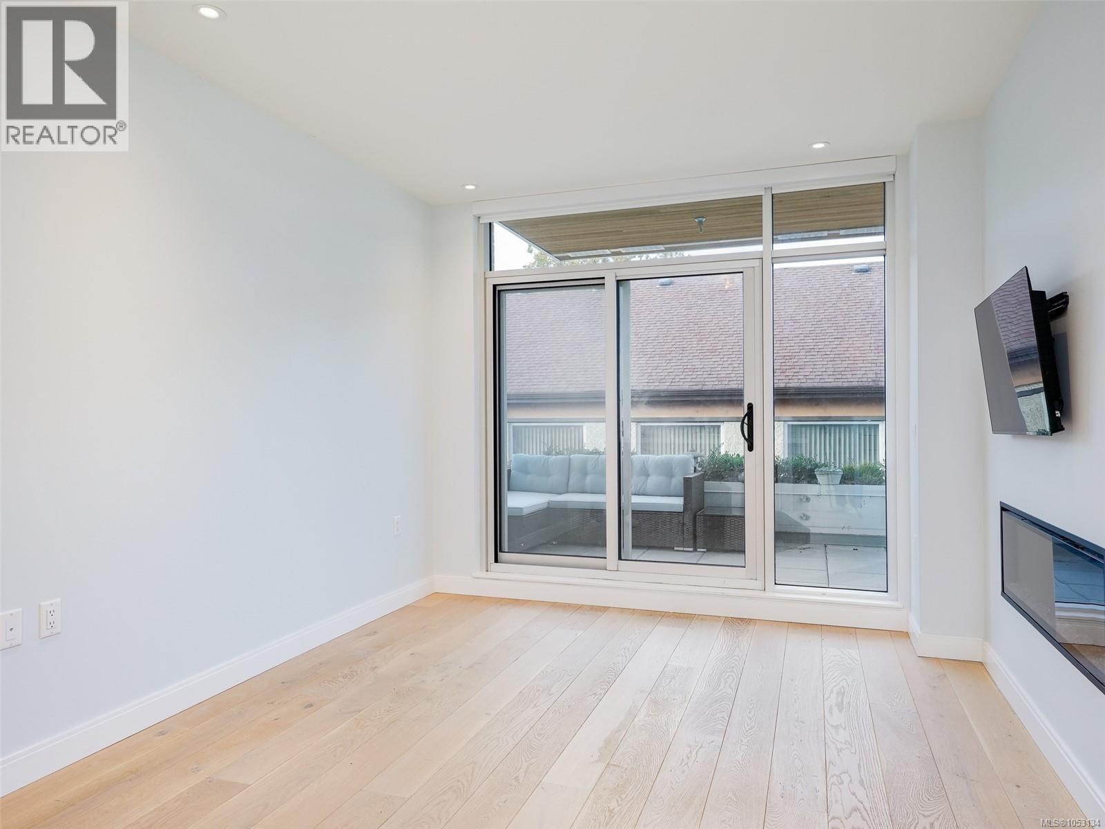 210 1916 Oak Bay Avenue, Victoria