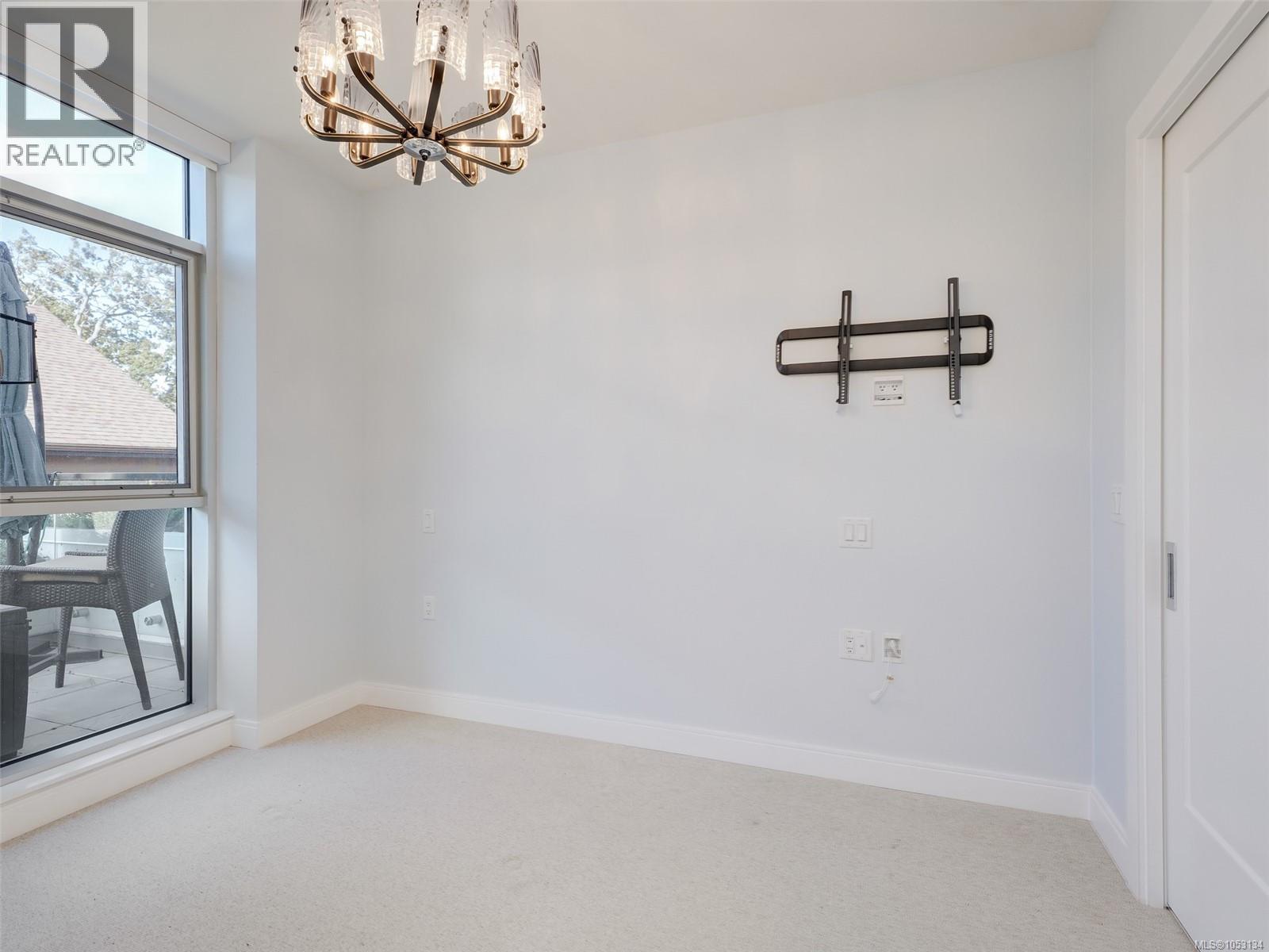 210 1916 Oak Bay Avenue, Victoria