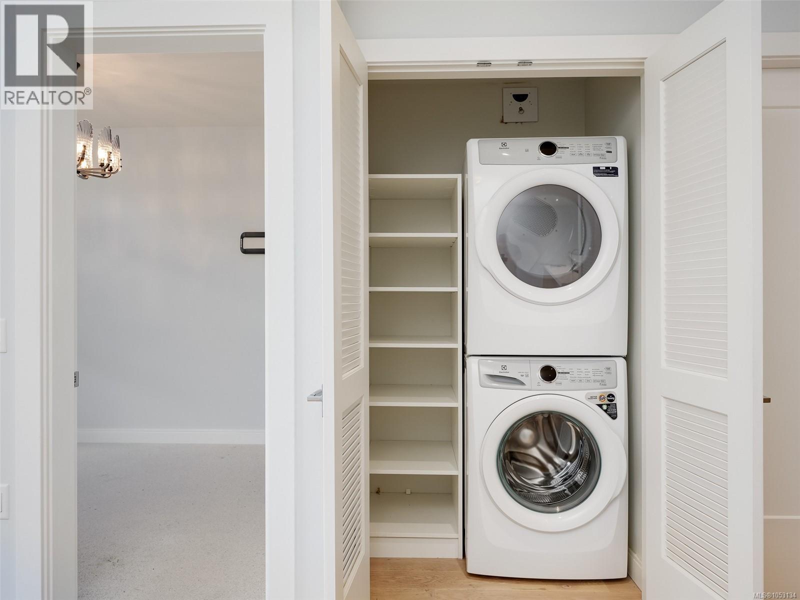 210 1916 Oak Bay Avenue, Victoria