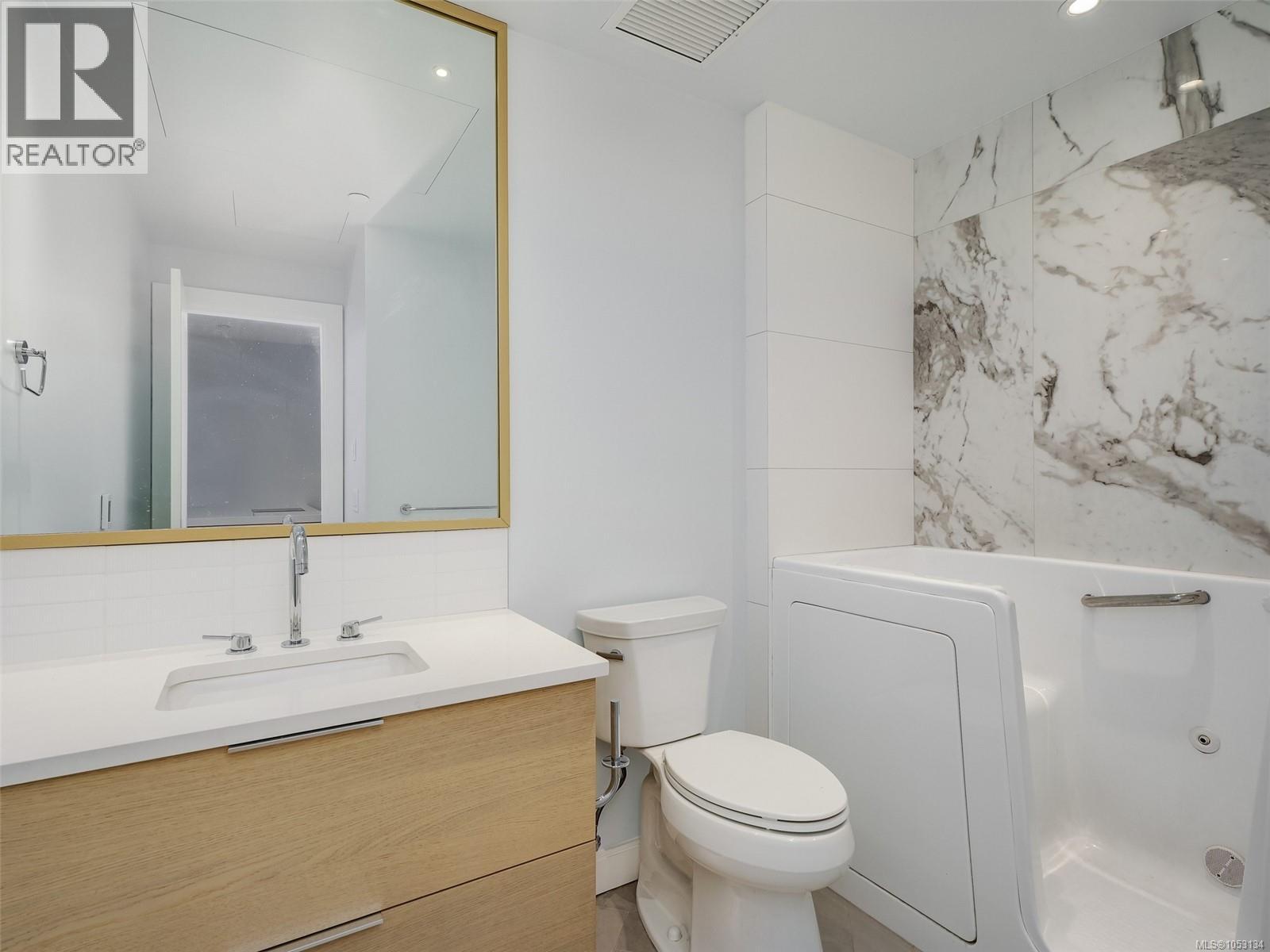 210 1916 Oak Bay Avenue, Victoria